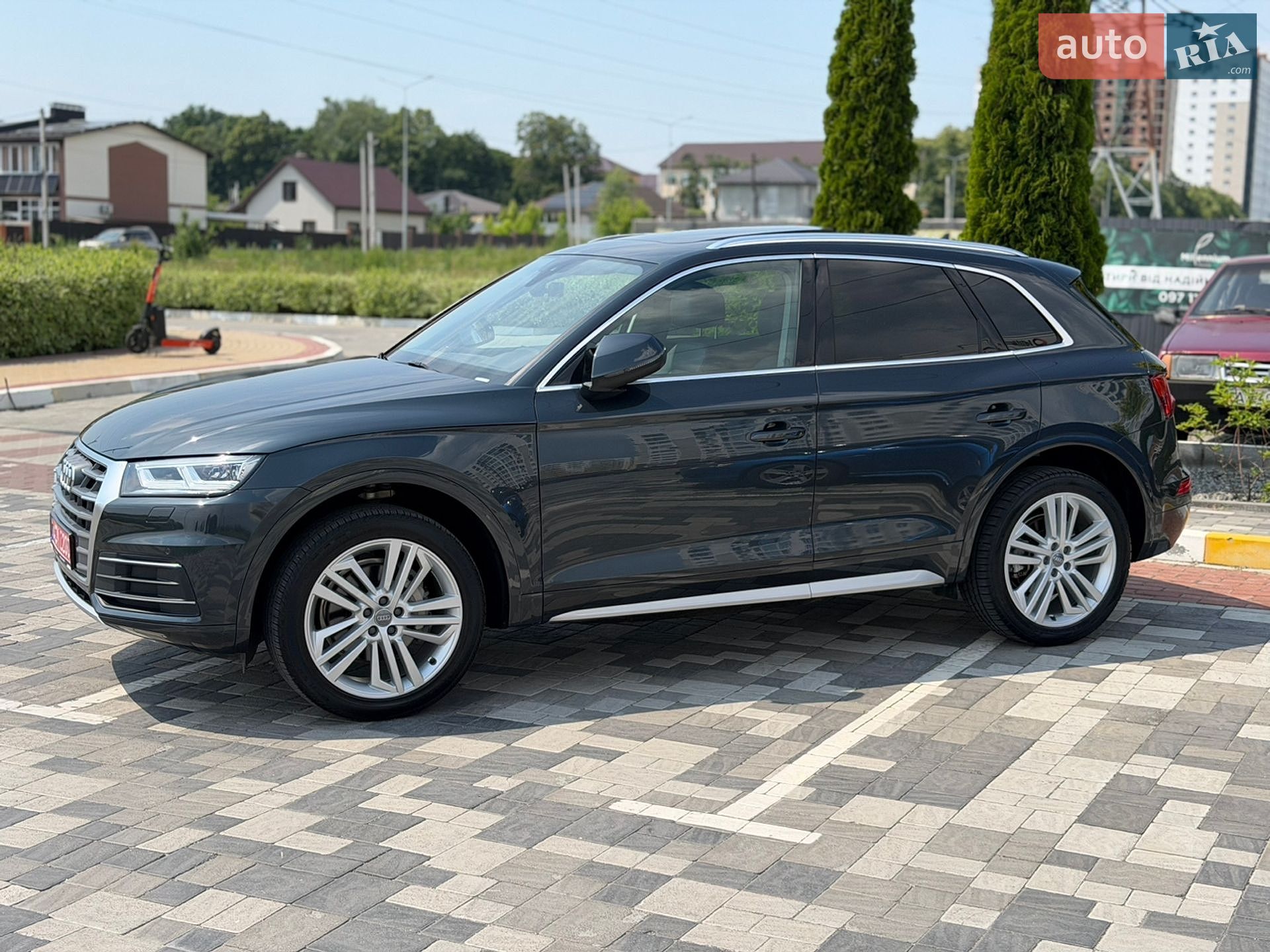 Audi Q5 2018 VIN WA1BNAFY5J2133219 фото оголошення 3 з 39