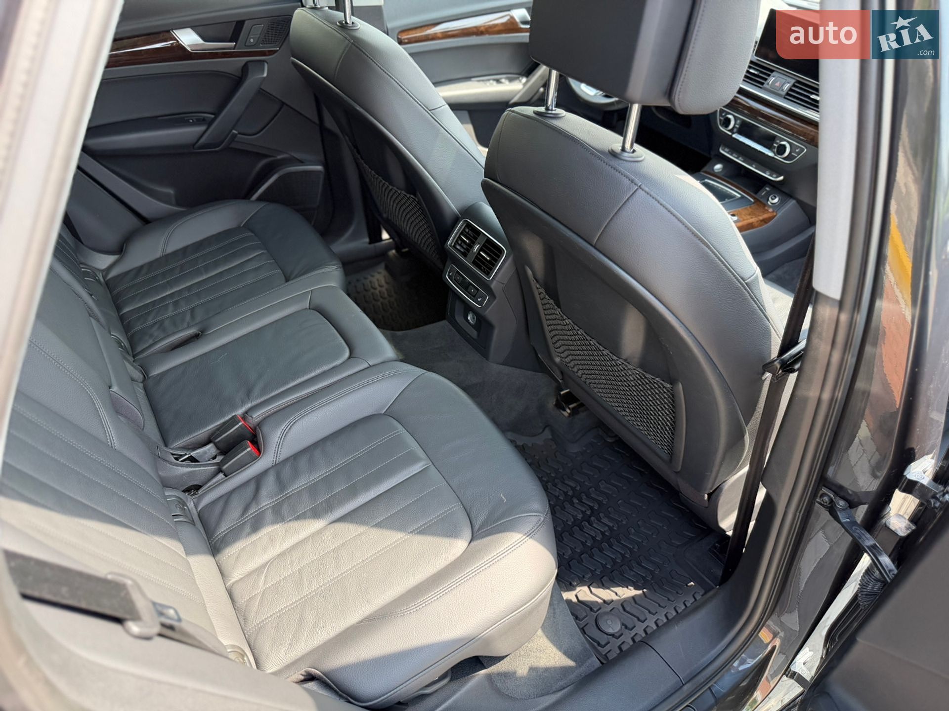 Audi Q5 2018 VIN WA1BNAFY5J2133219 фото оголошення 18 з 39