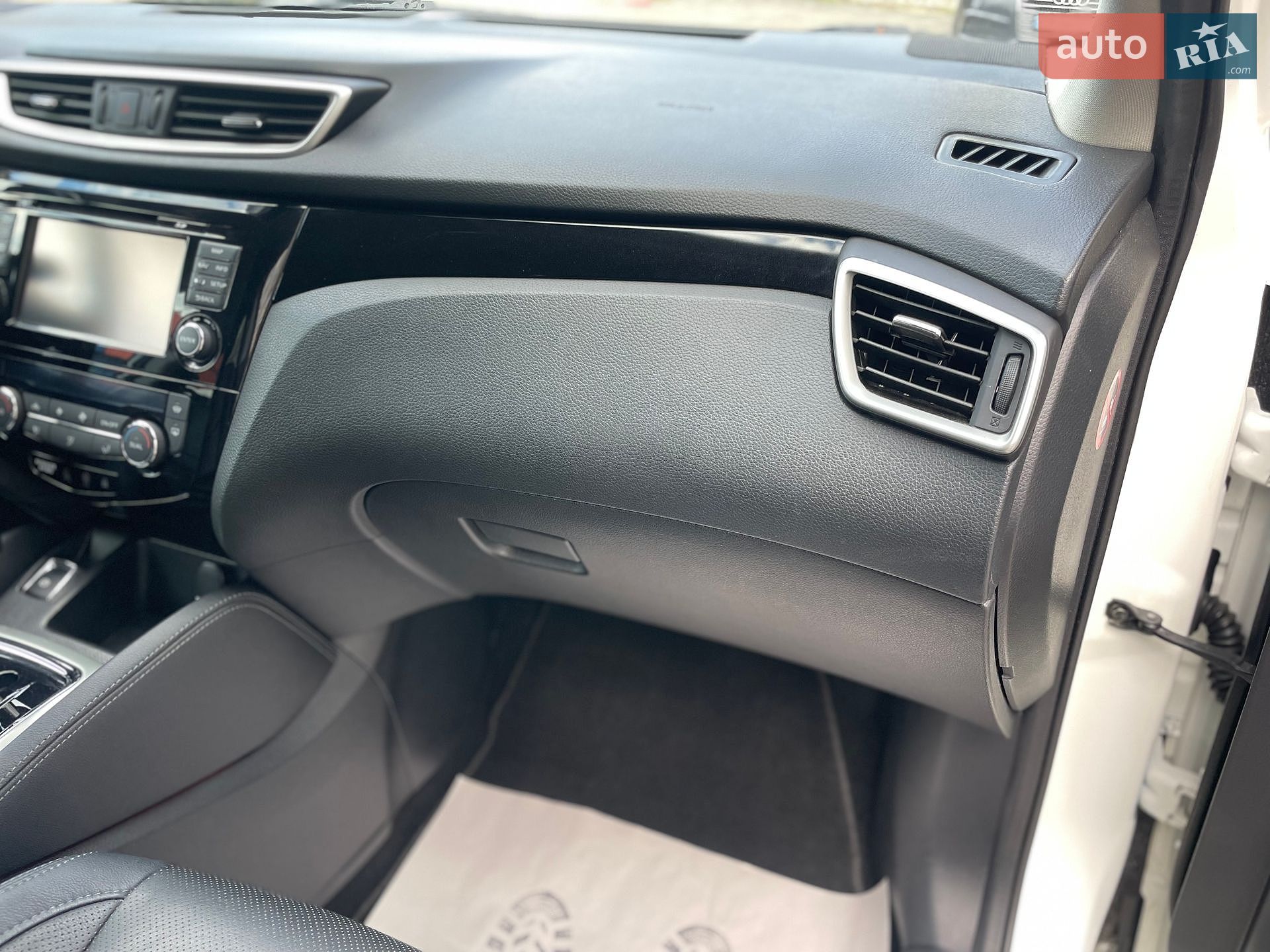 Nissan Qashqai 2016 VIN SJNFDAJ11U1829193 фото оголошення 75 з 141
