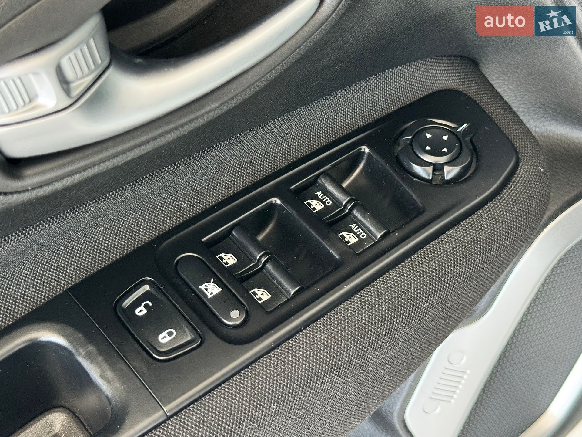 Jeep Renegade 2021 VIN ZACNJDBB4MPM59523 фото оголошення 12 з 21