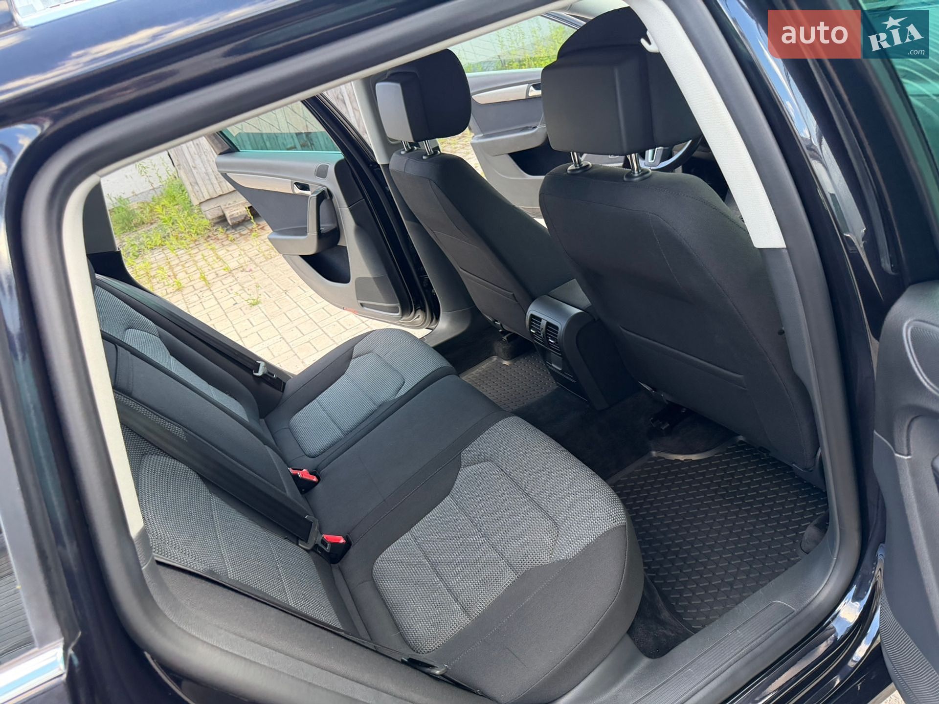 Volkswagen Passat 2011 VIN WVWZZZ3CZCE023167 фото оголошення 41 з 47