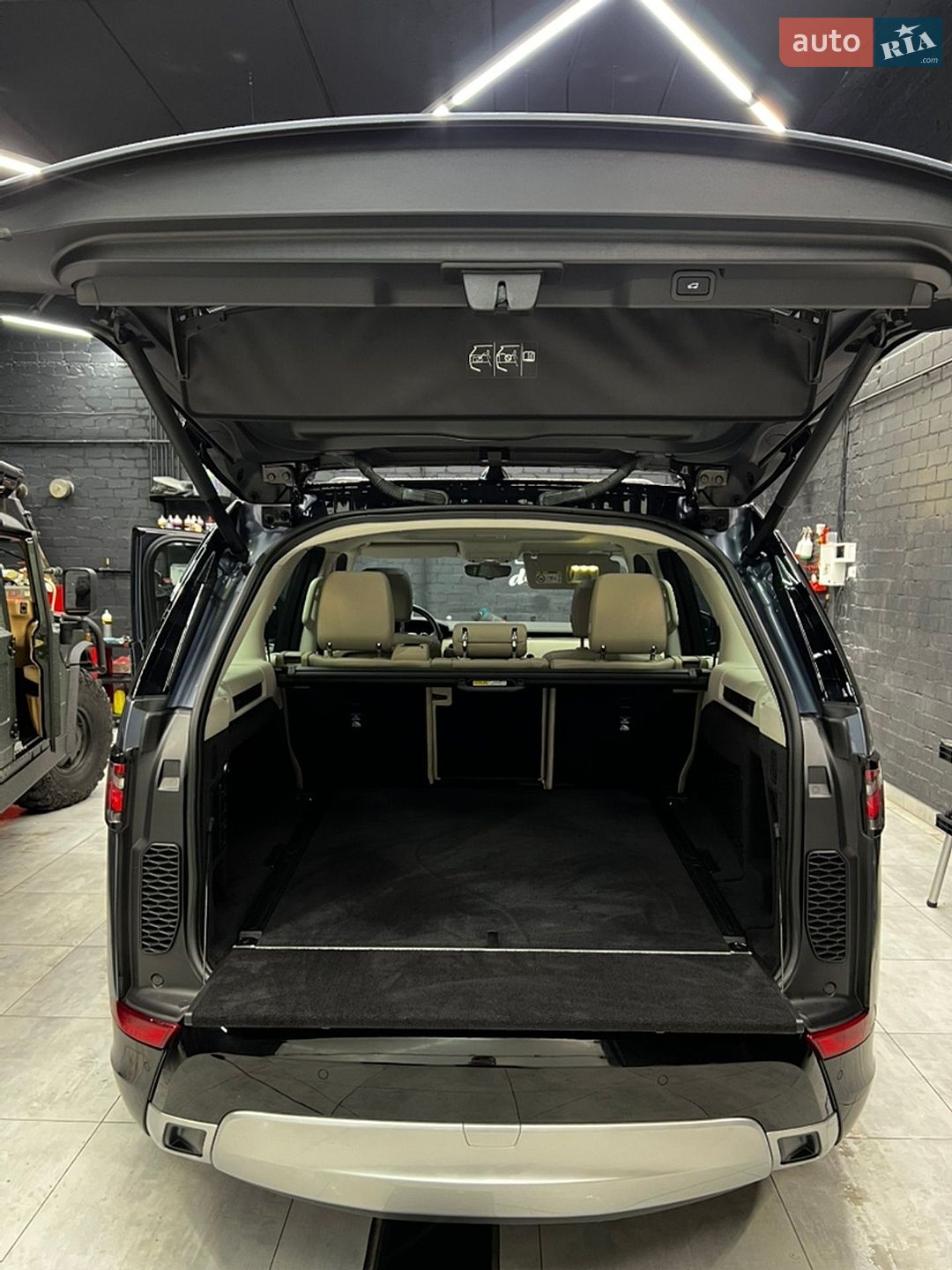 Land Rover Discovery 2019 VIN SALRA2BK2K2414136 фото оголошення 32 з 81