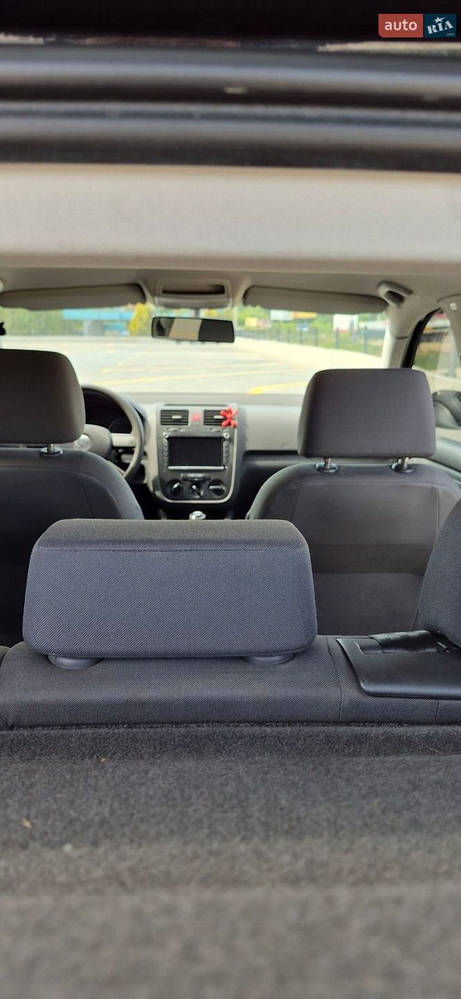 Volkswagen Golf 2004 VIN WVWZZZ1KZ5P040017 фото оголошення 9 з 17