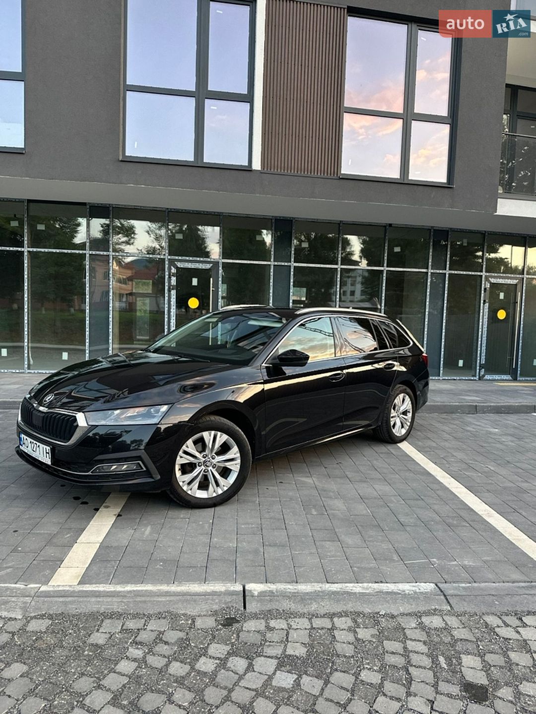 Skoda Octavia 2021 VIN TMBJJ7NX0MY193192 фото оголошення 4 з 38