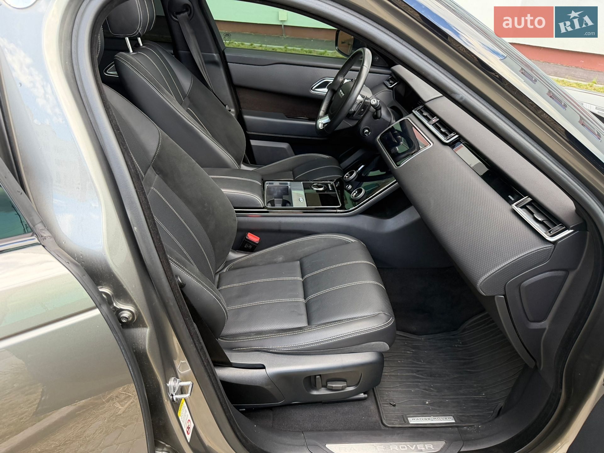 Land Rover Range Rover Velar 2019 VIN SALYB2EX8KA220829 фото оголошення 11 з 13