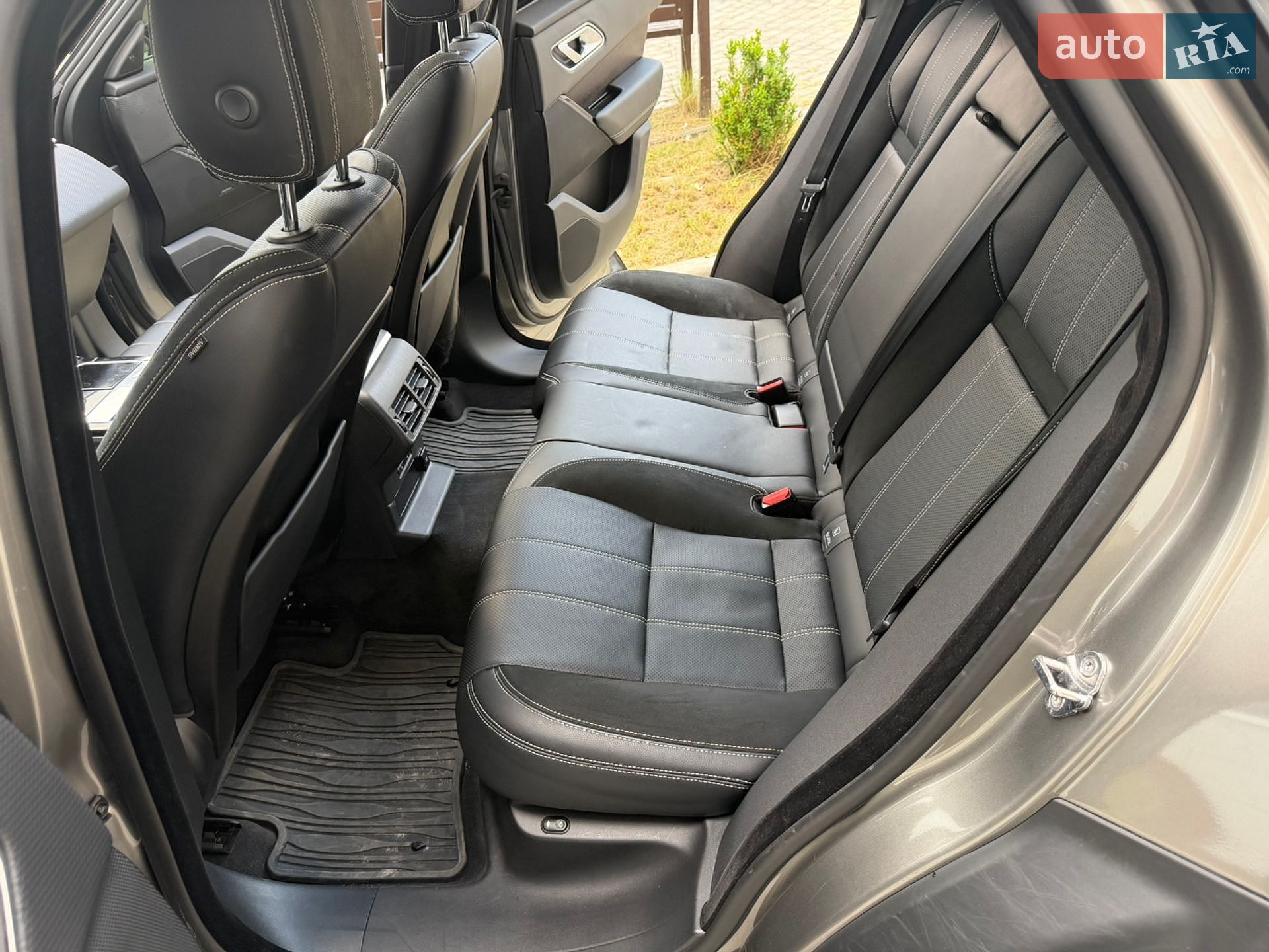 Land Rover Range Rover Velar 2019 VIN SALYB2EX8KA220829 фото оголошення 12 з 13