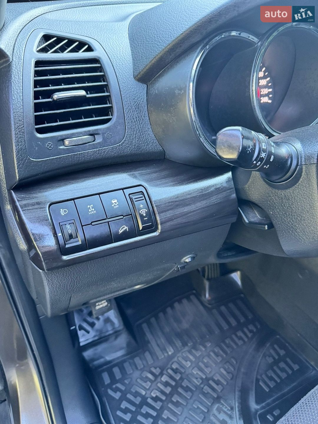 Kia Sorento 2011 VIN KNAKU814DB5129034 фото оголошення 20 з 32