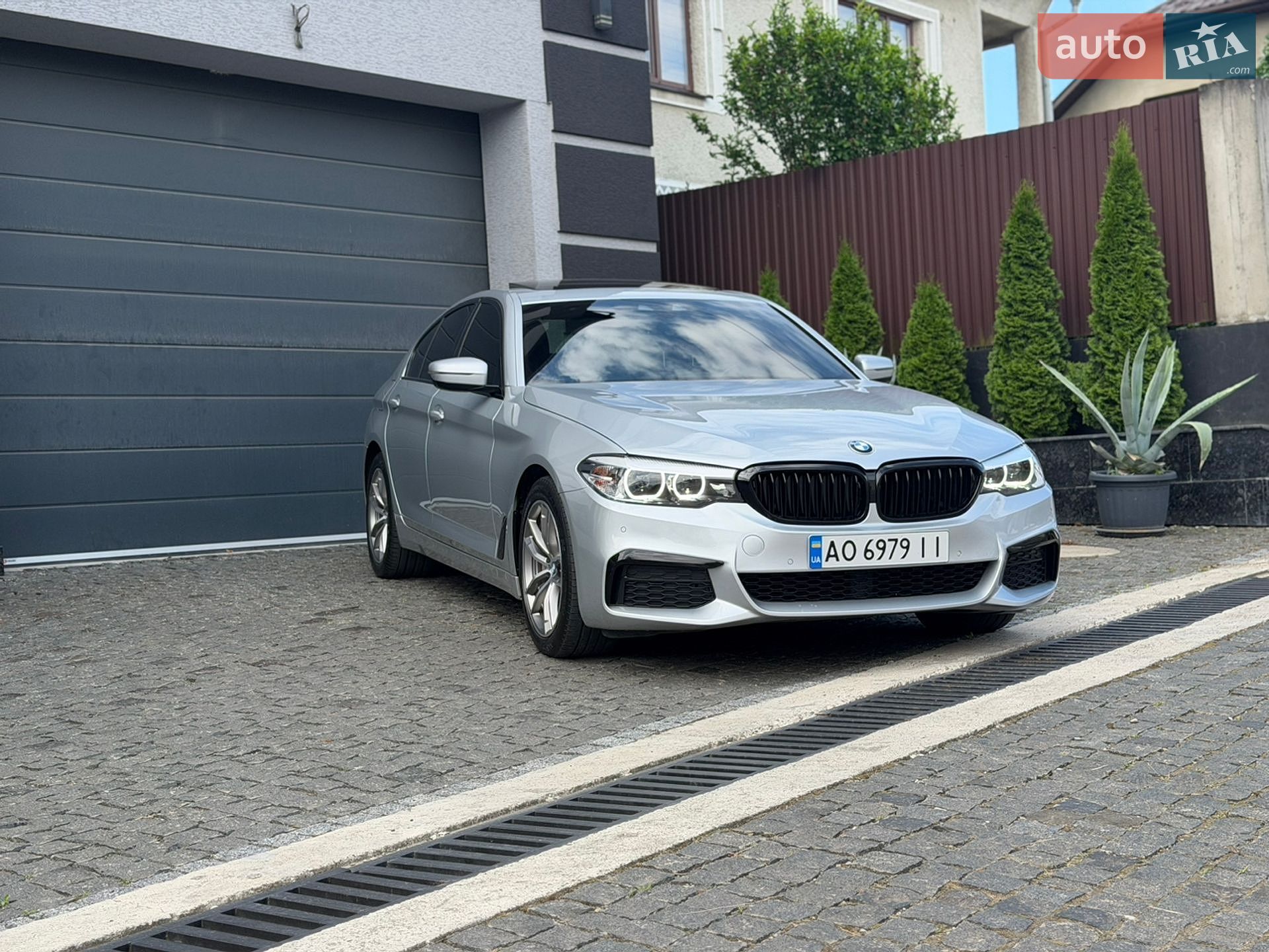 BMW 5 Series 2018 VIN WBAJA5C53KWW03558 фото оголошення 2 з 30
