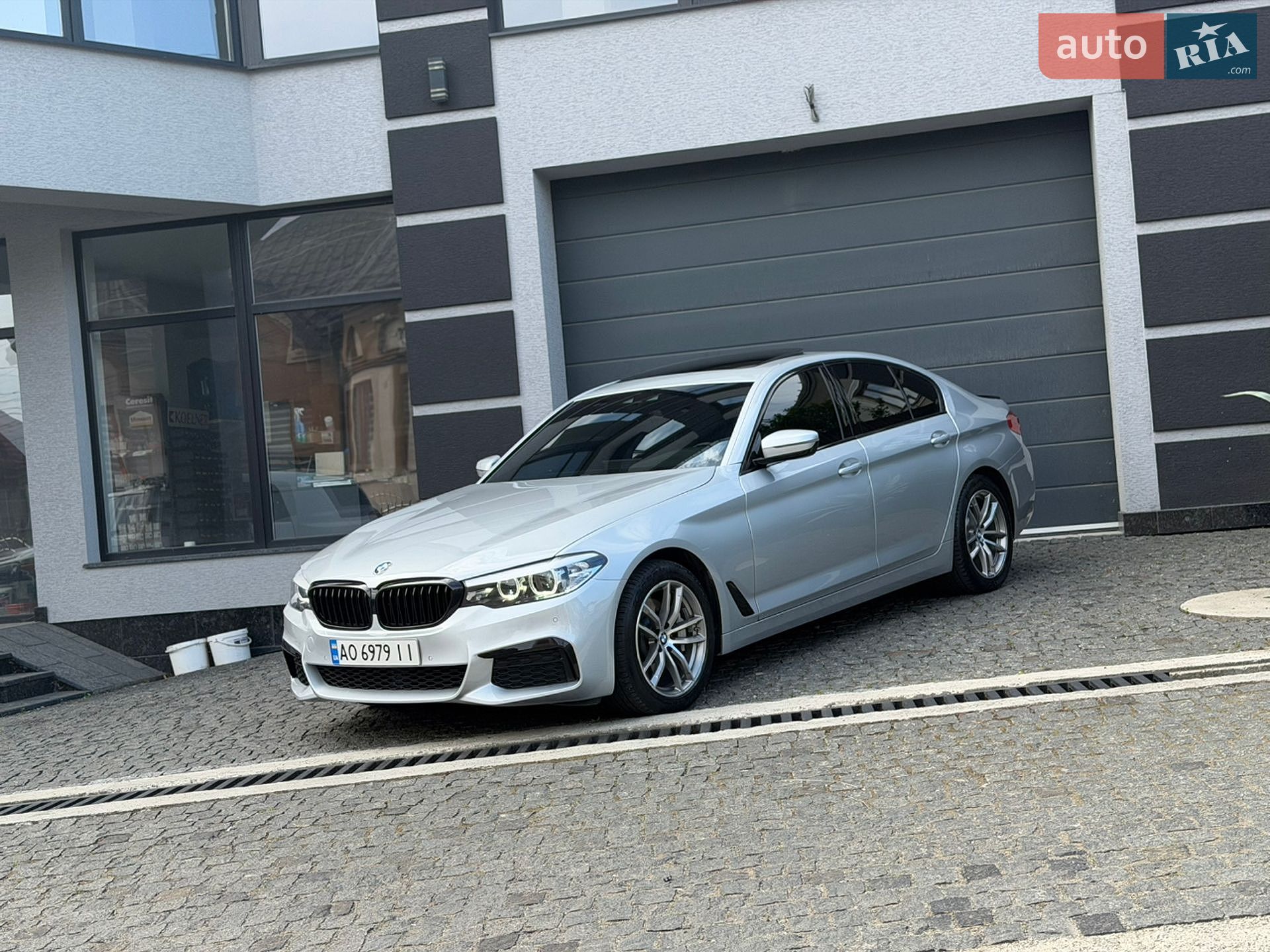 BMW 5 Series 2018 VIN WBAJA5C53KWW03558 фото оголошення 4 з 30