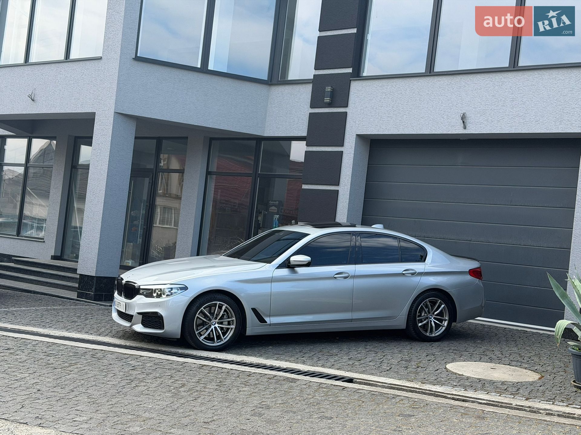 BMW 5 Series 2018 VIN WBAJA5C53KWW03558 фото оголошення 7 з 30