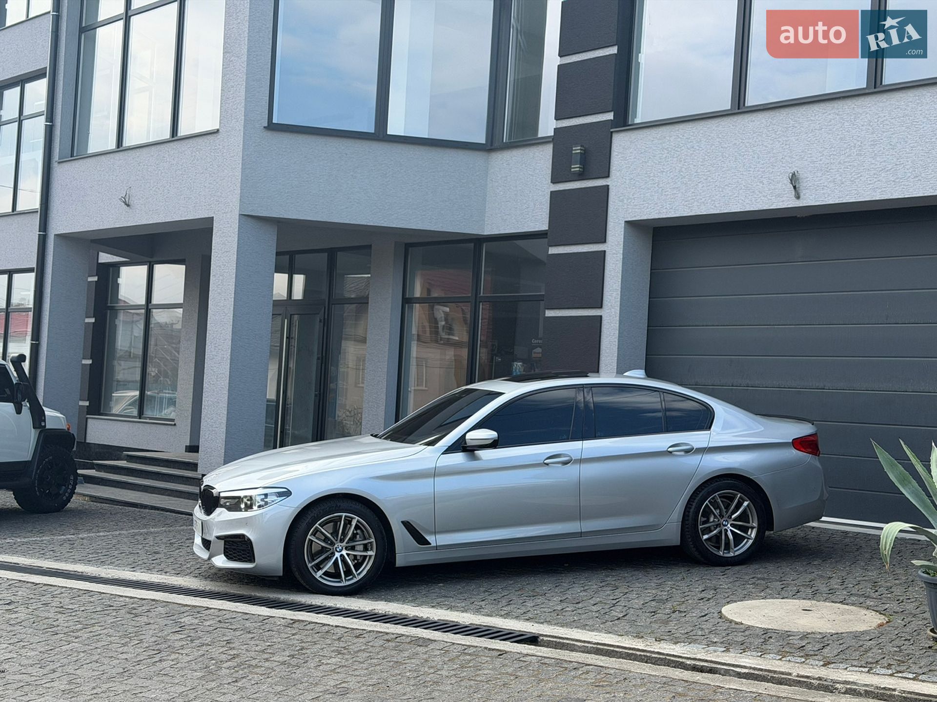 BMW 5 Series 2018 VIN WBAJA5C53KWW03558 фото оголошення 8 з 30