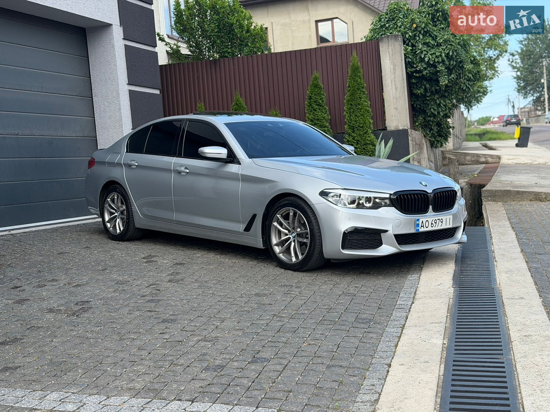 BMW 5 Series 2018 VIN WBAJA5C53KWW03558 фото оголошення 10 з 30