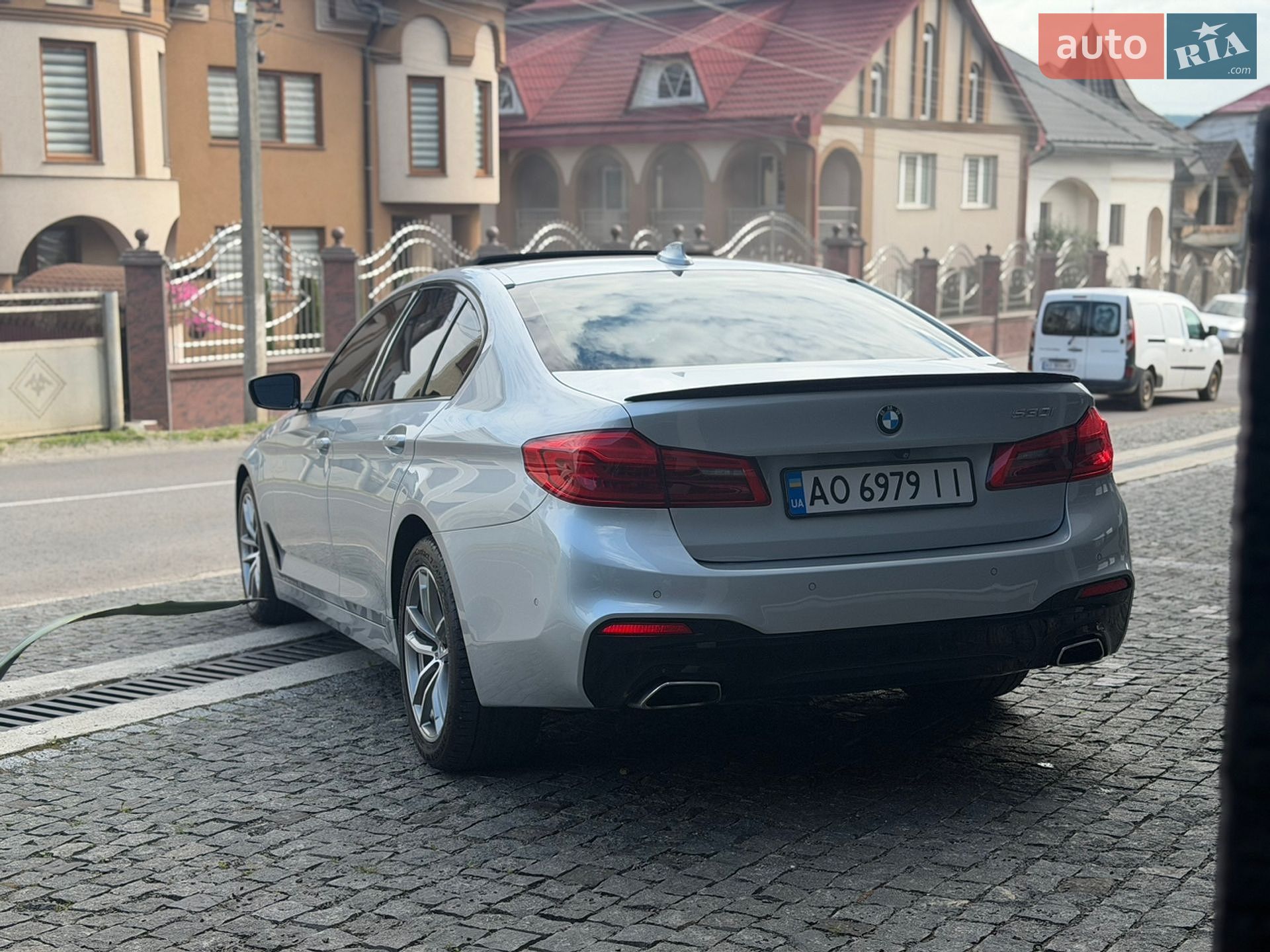 BMW 5 Series 2018 VIN WBAJA5C53KWW03558 фото оголошення 13 з 30