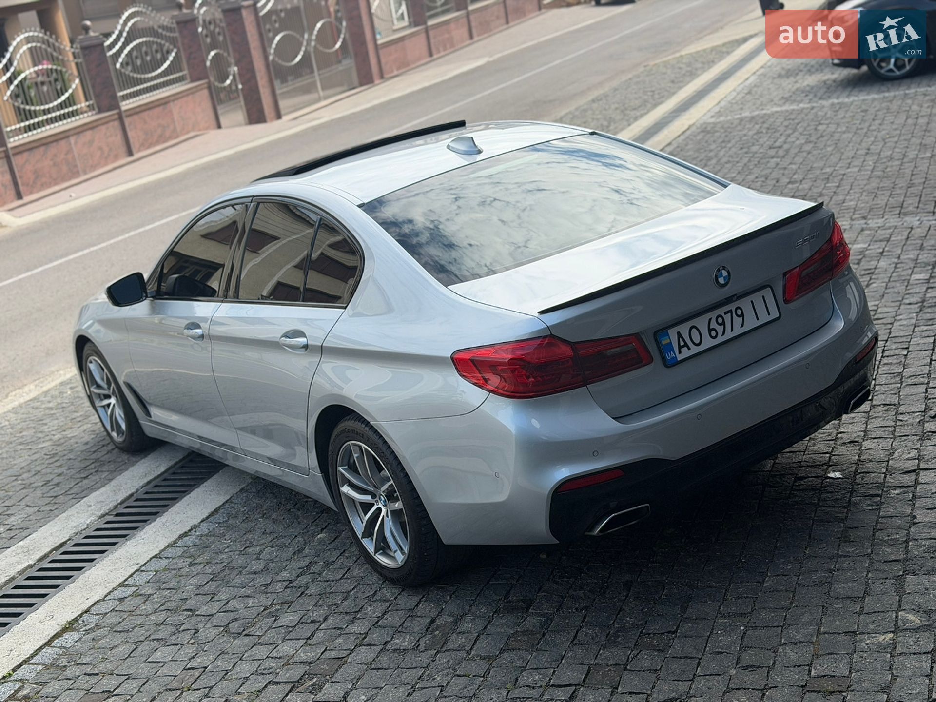 BMW 5 Series 2018 VIN WBAJA5C53KWW03558 фото оголошення 14 з 30