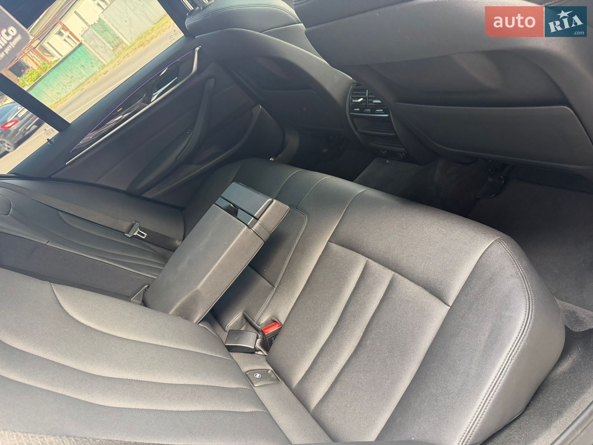 BMW 5 Series 2018 VIN WBAJA5C53KWW03558 фото оголошення 17 з 30