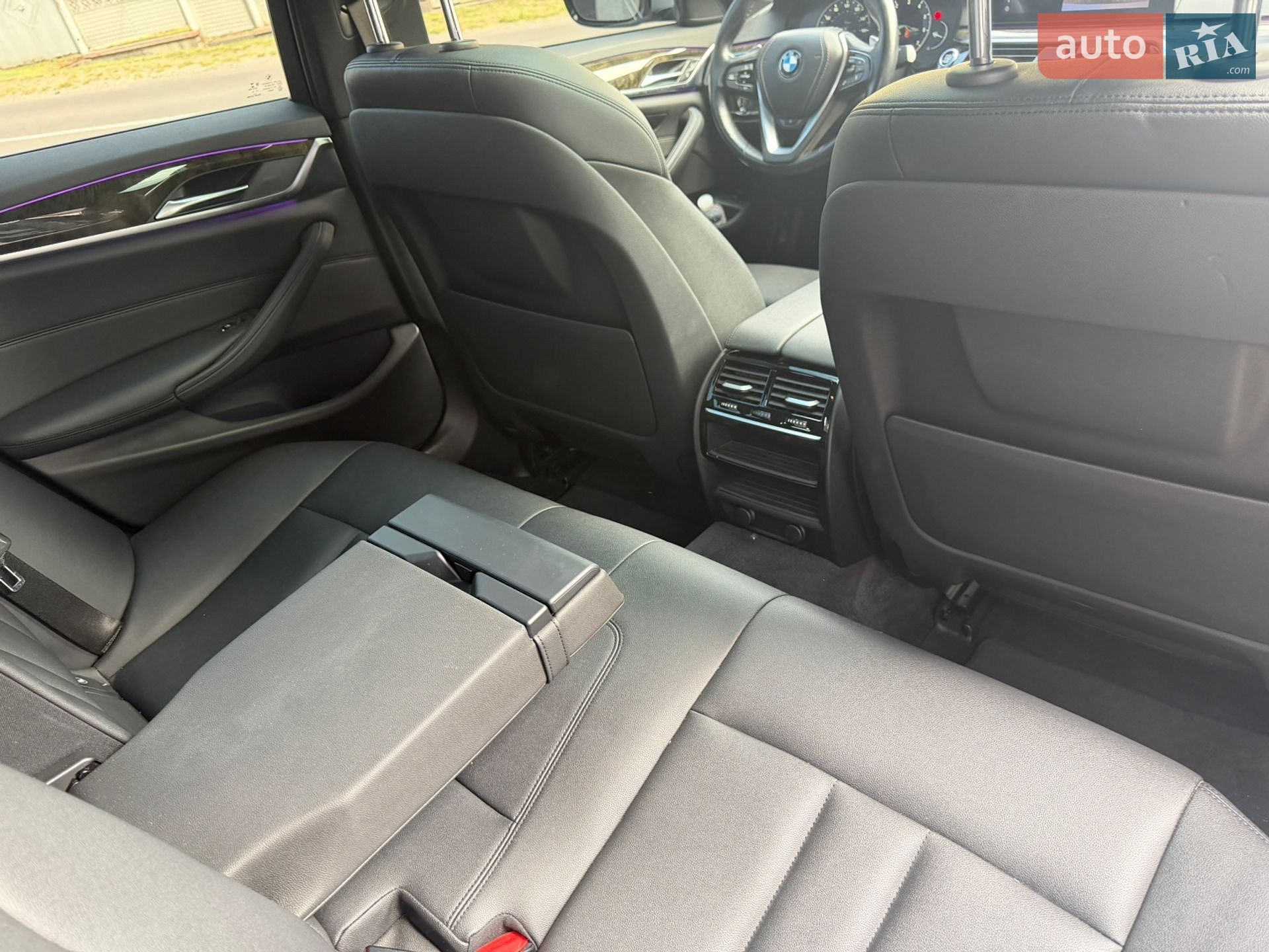 BMW 5 Series 2018 VIN WBAJA5C53KWW03558 фото оголошення 18 з 30