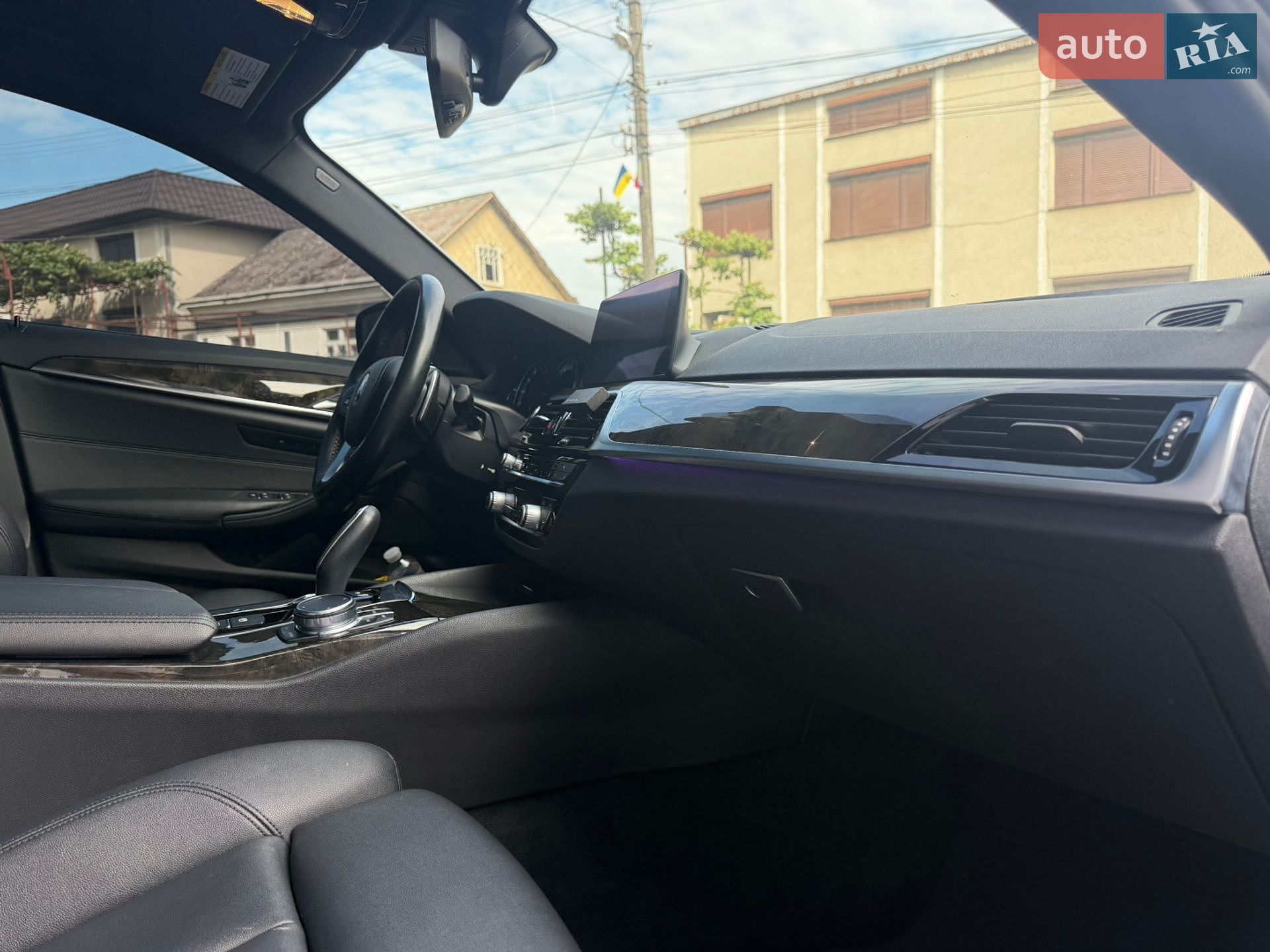 BMW 5 Series 2018 VIN WBAJA5C53KWW03558 фото оголошення 22 з 30
