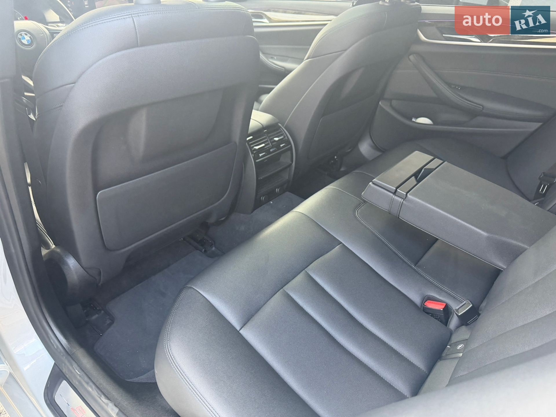 BMW 5 Series 2018 VIN WBAJA5C53KWW03558 фото оголошення 24 з 30