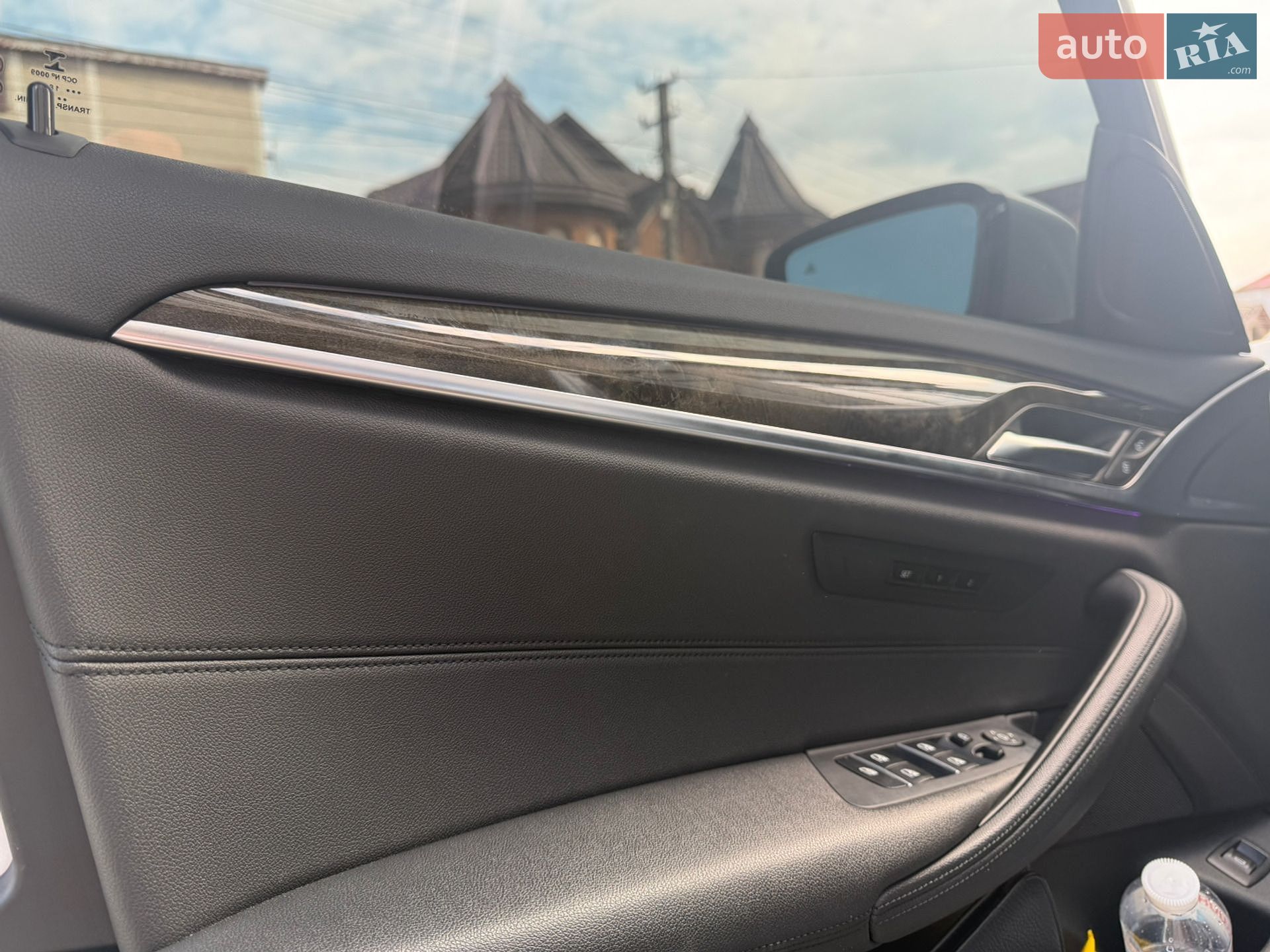 BMW 5 Series 2018 VIN WBAJA5C53KWW03558 фото оголошення 27 з 30