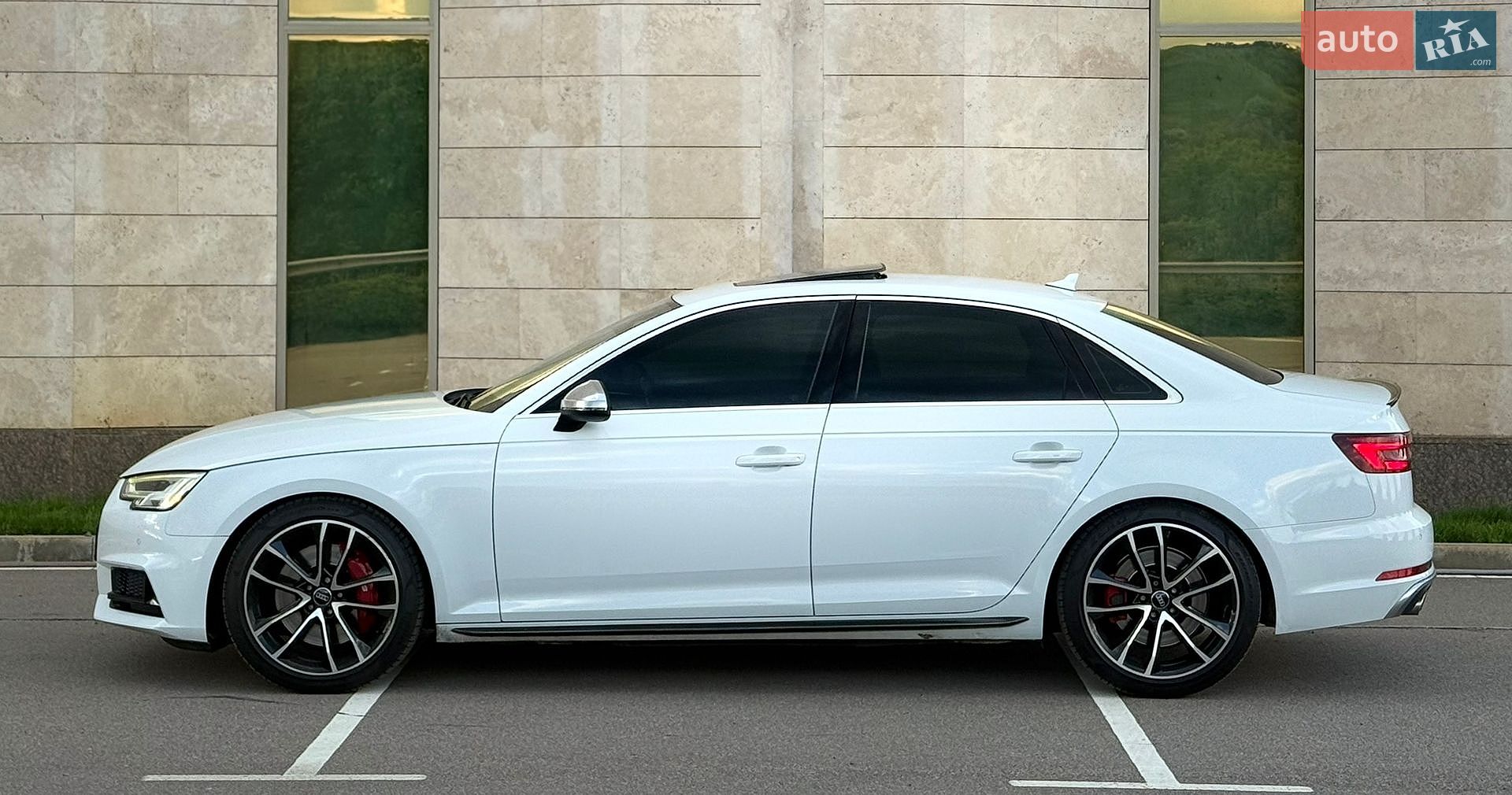 Audi S4 2017 VIN WAUB4AF4XJA044884 фото оголошення 3 з 36