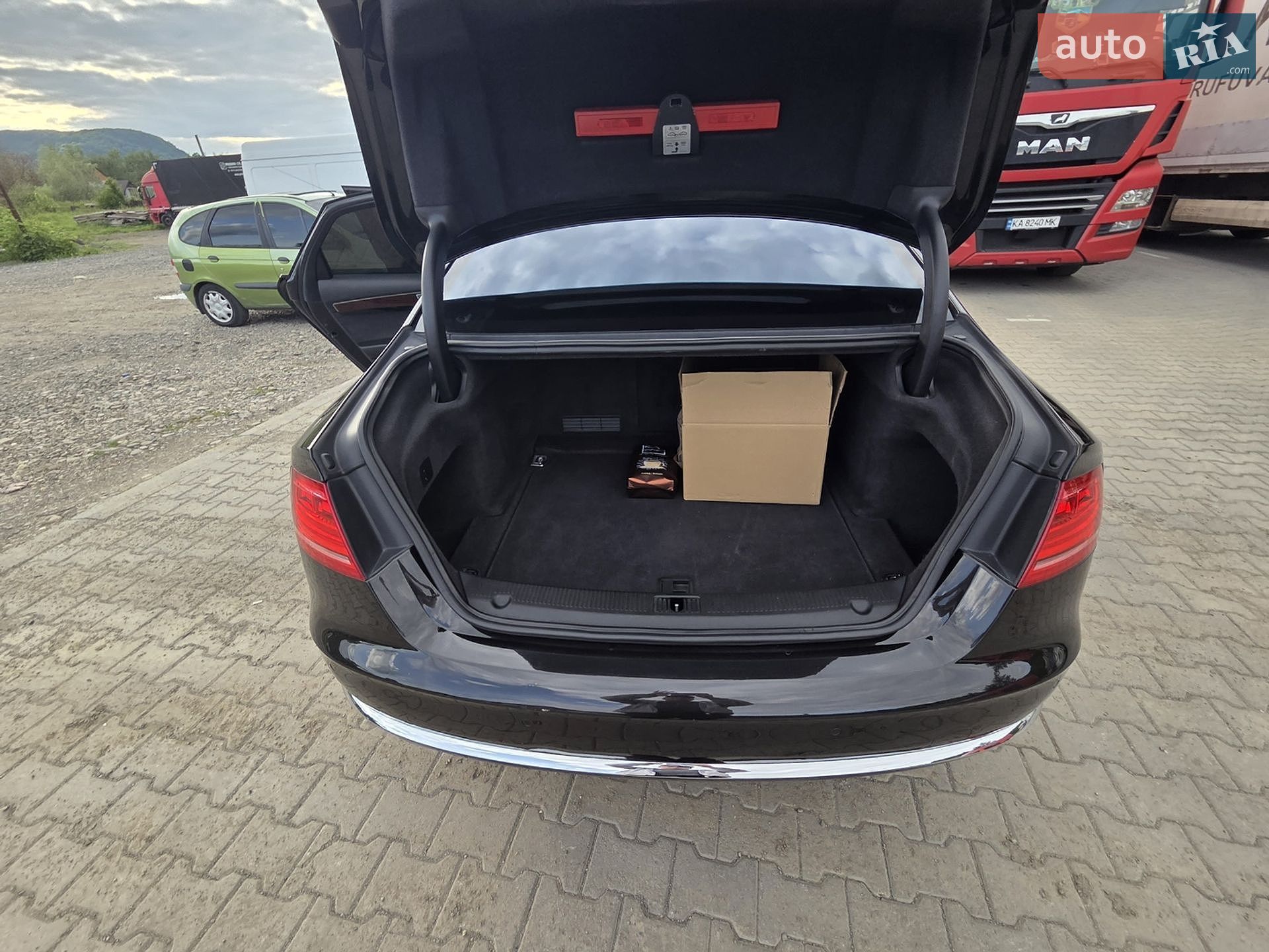 Audi A8 2011 VIN WAUZZZ4H1BN018320 фото оголошення 10 з 24