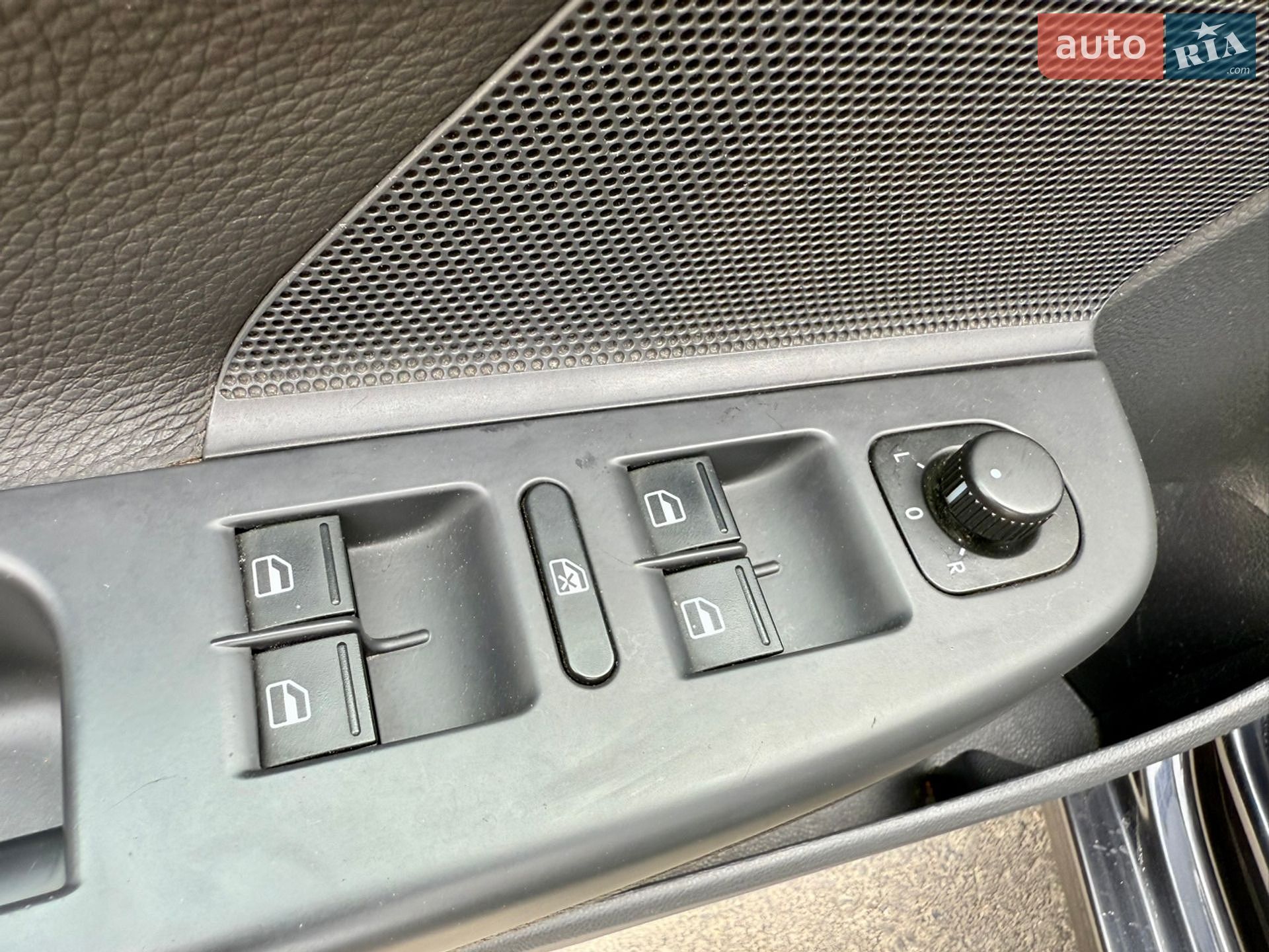 Volkswagen Golf 2007 VIN WVWZZZ1KZ8W184410 фото оголошення 40 з 113