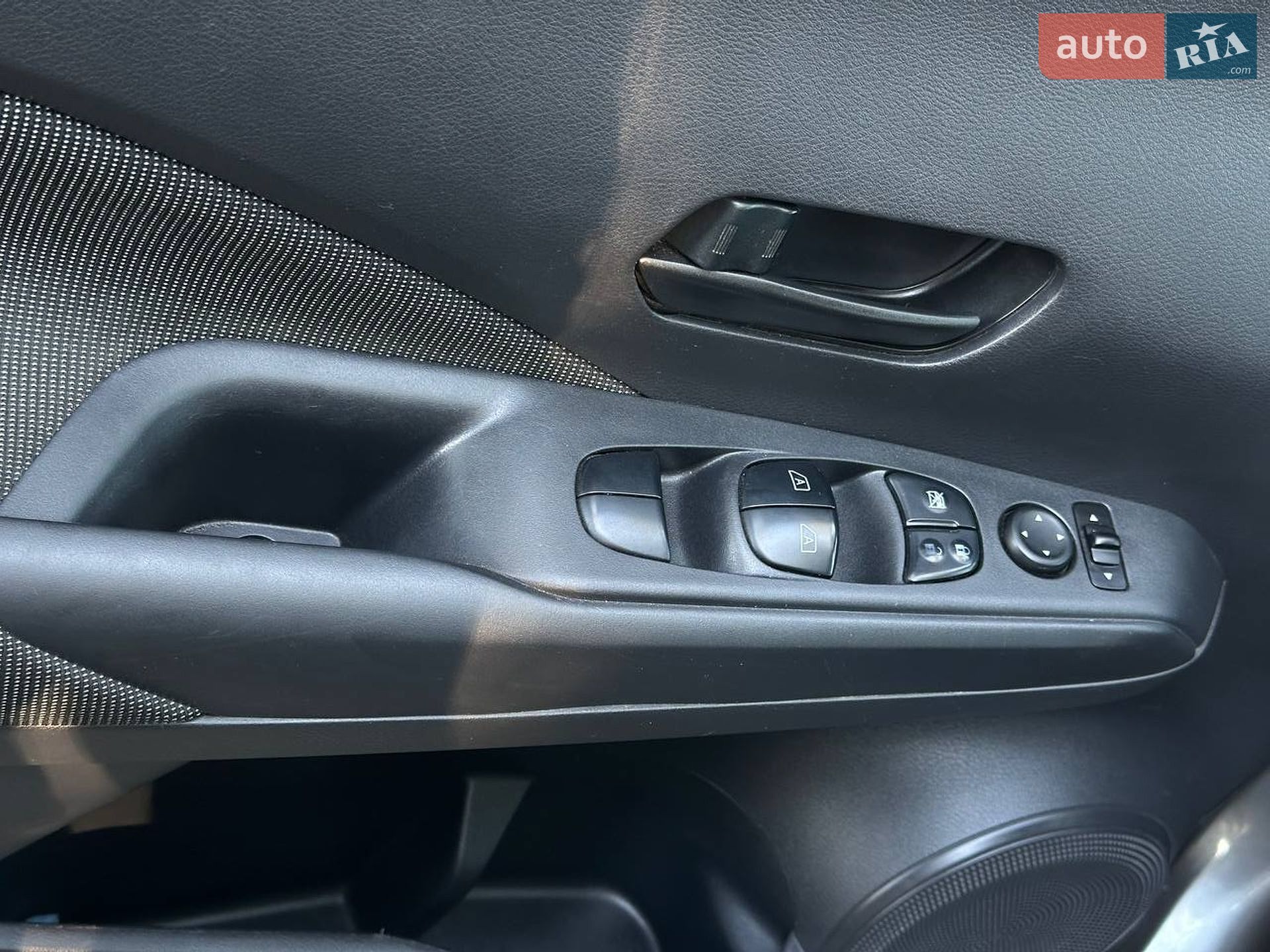 Nissan Kicks 2018 VIN 3N1CP5CU8JL507241 фото оголошення 4 з 10