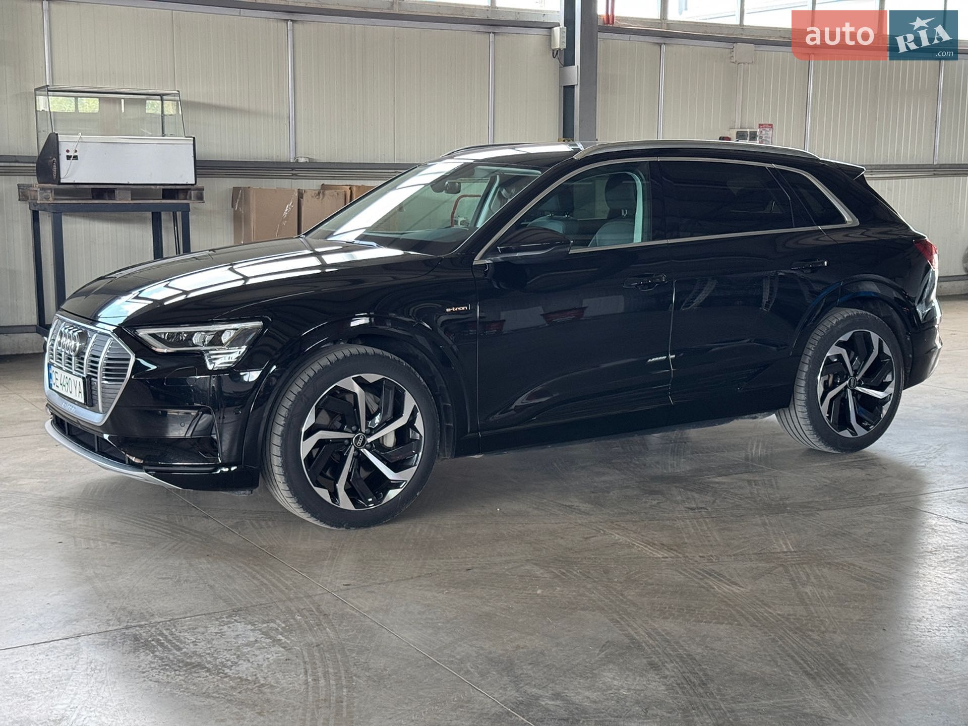 Audi e-tron 2021 VIN WAUZZZGE7NB018765 фото оголошення 2 з 28