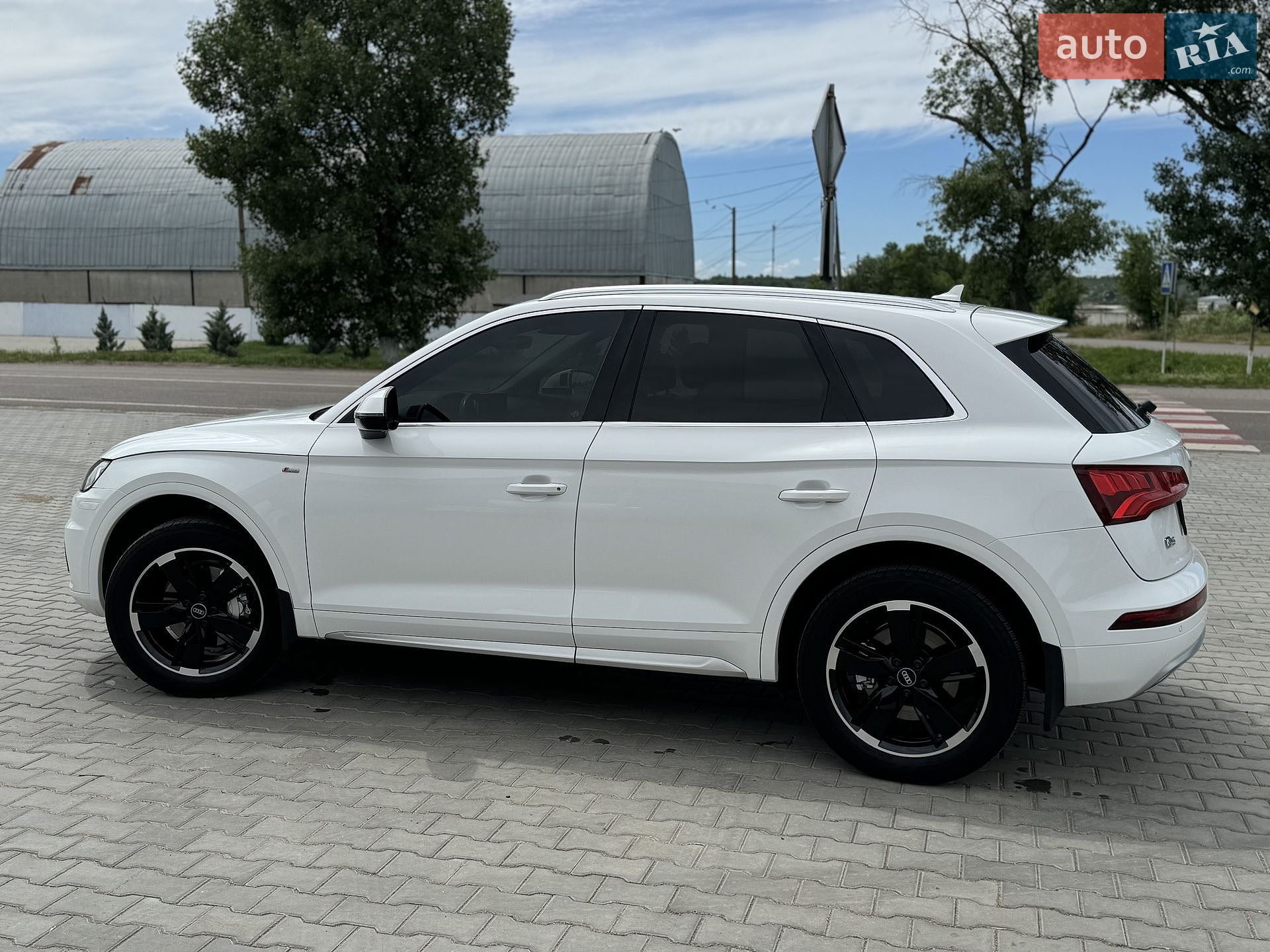 Audi Q5 2019 VIN WA1BNAFY7K2079343 фото оголошення 8 з 39