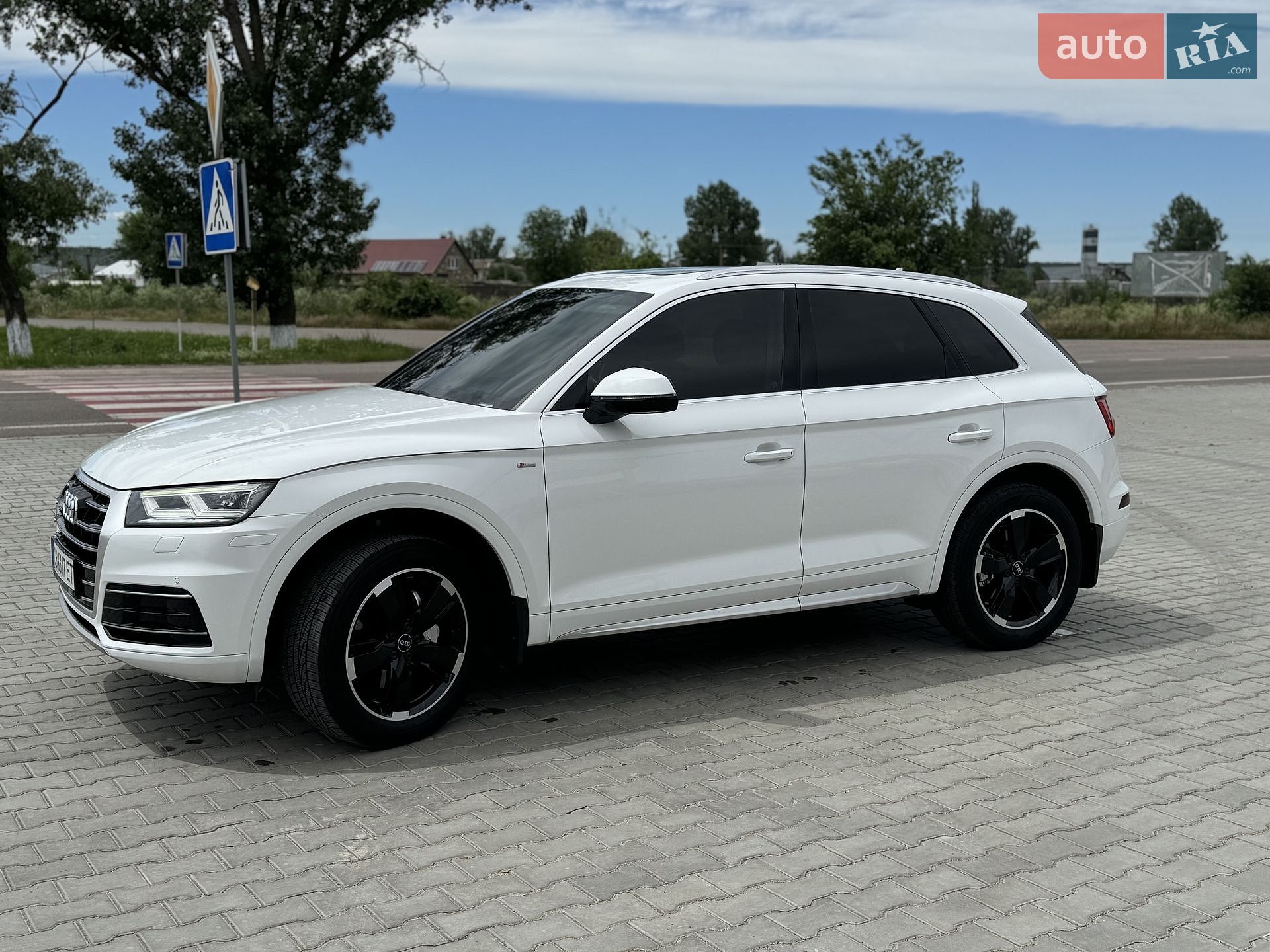 Audi Q5 2019 VIN WA1BNAFY7K2079343 фото оголошення 9 з 39
