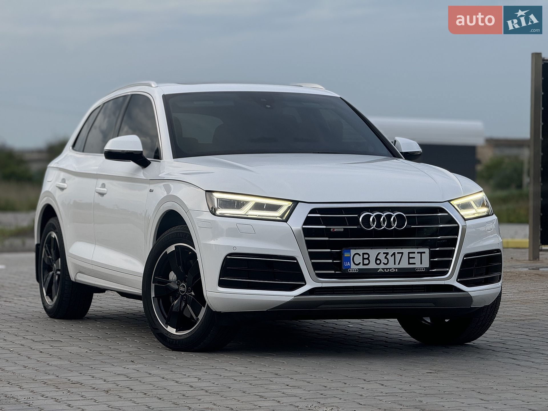 Audi Q5 2019 VIN WA1BNAFY7K2079343 фото оголошення 3 з 39