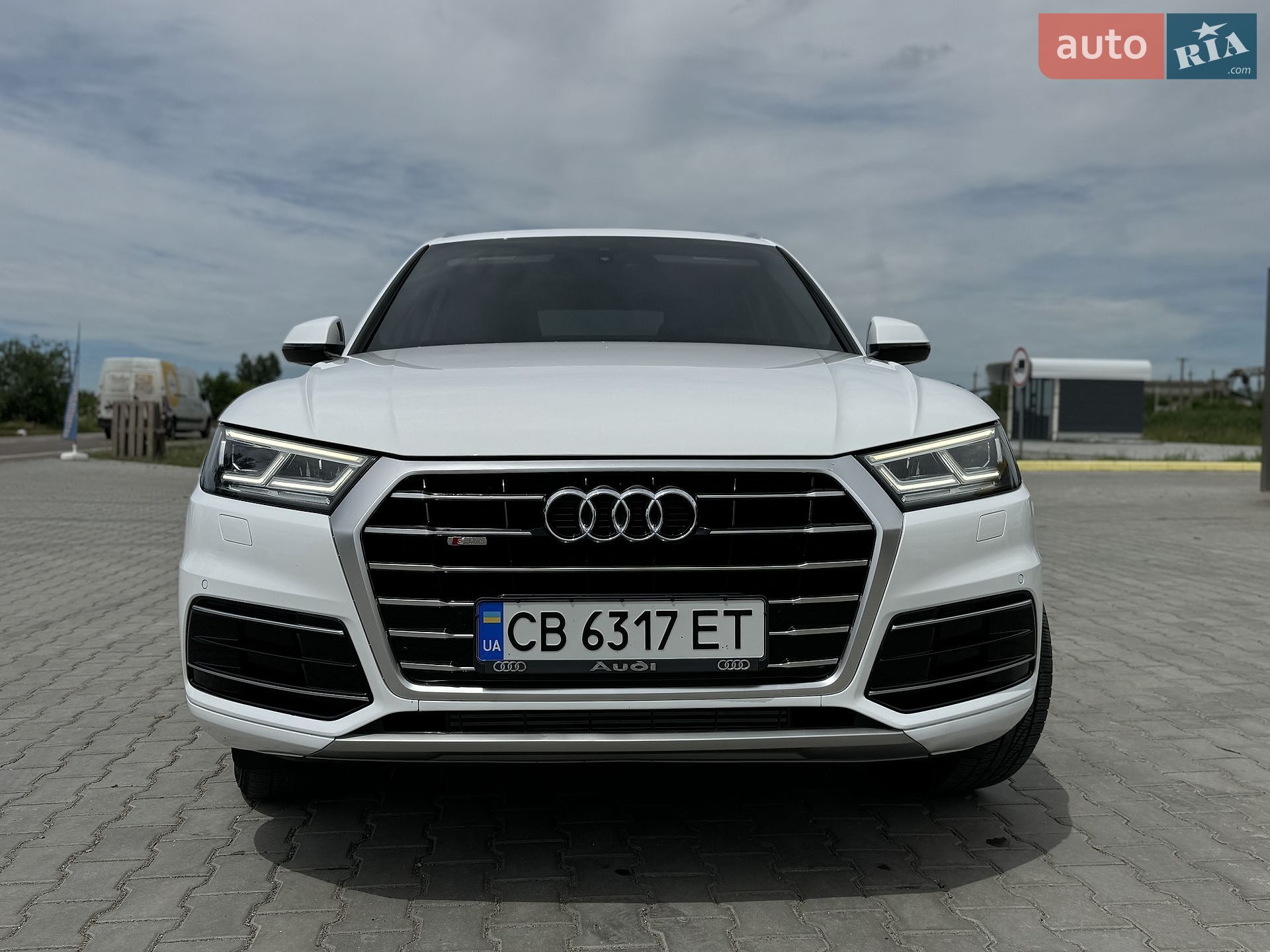 Audi Q5 2019 VIN WA1BNAFY7K2079343 фото оголошення 16 з 39