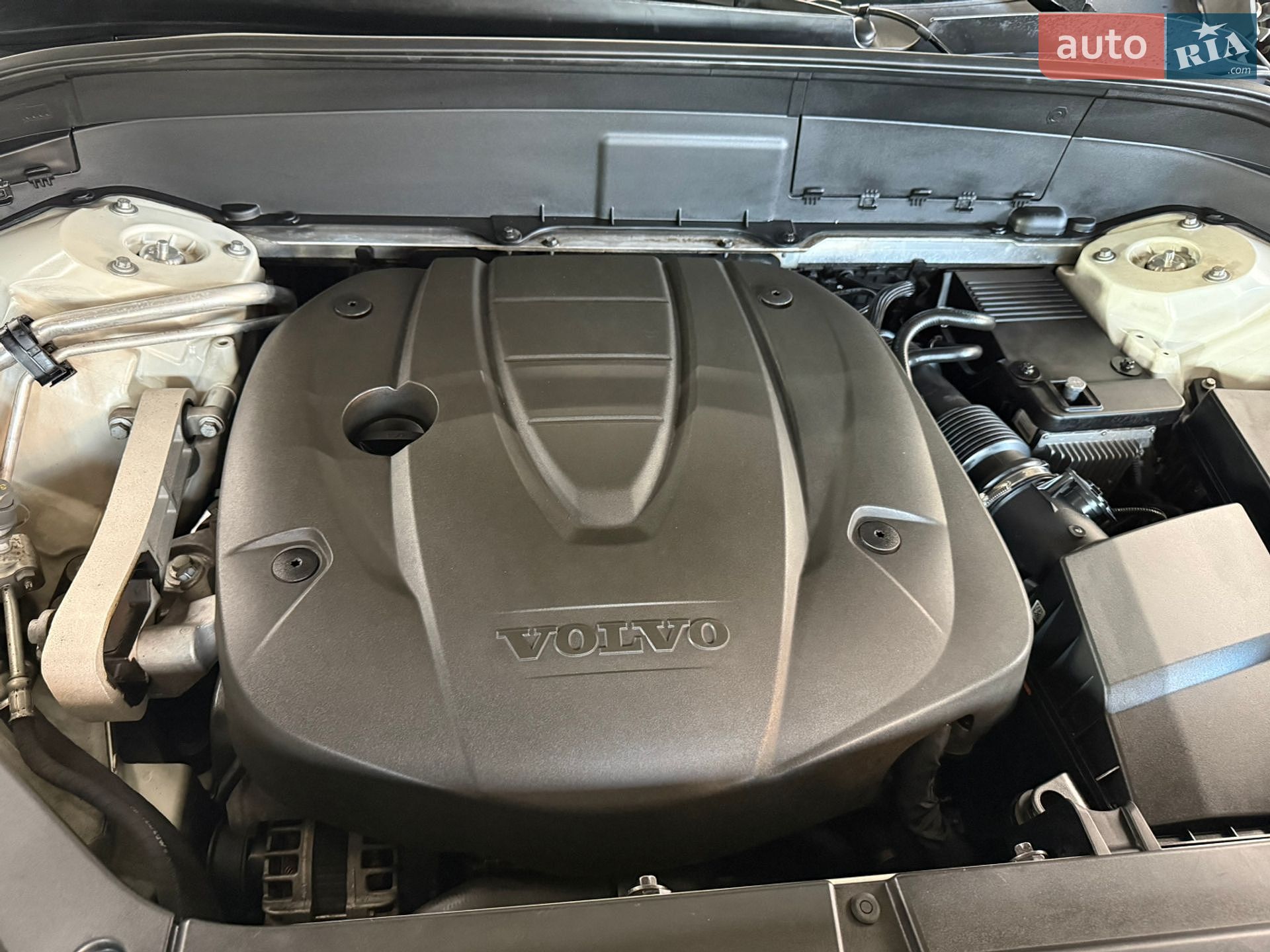 Volvo Xc90 2015 VIN YV1LCA4BCG1034172 фото оголошення 16 з 18