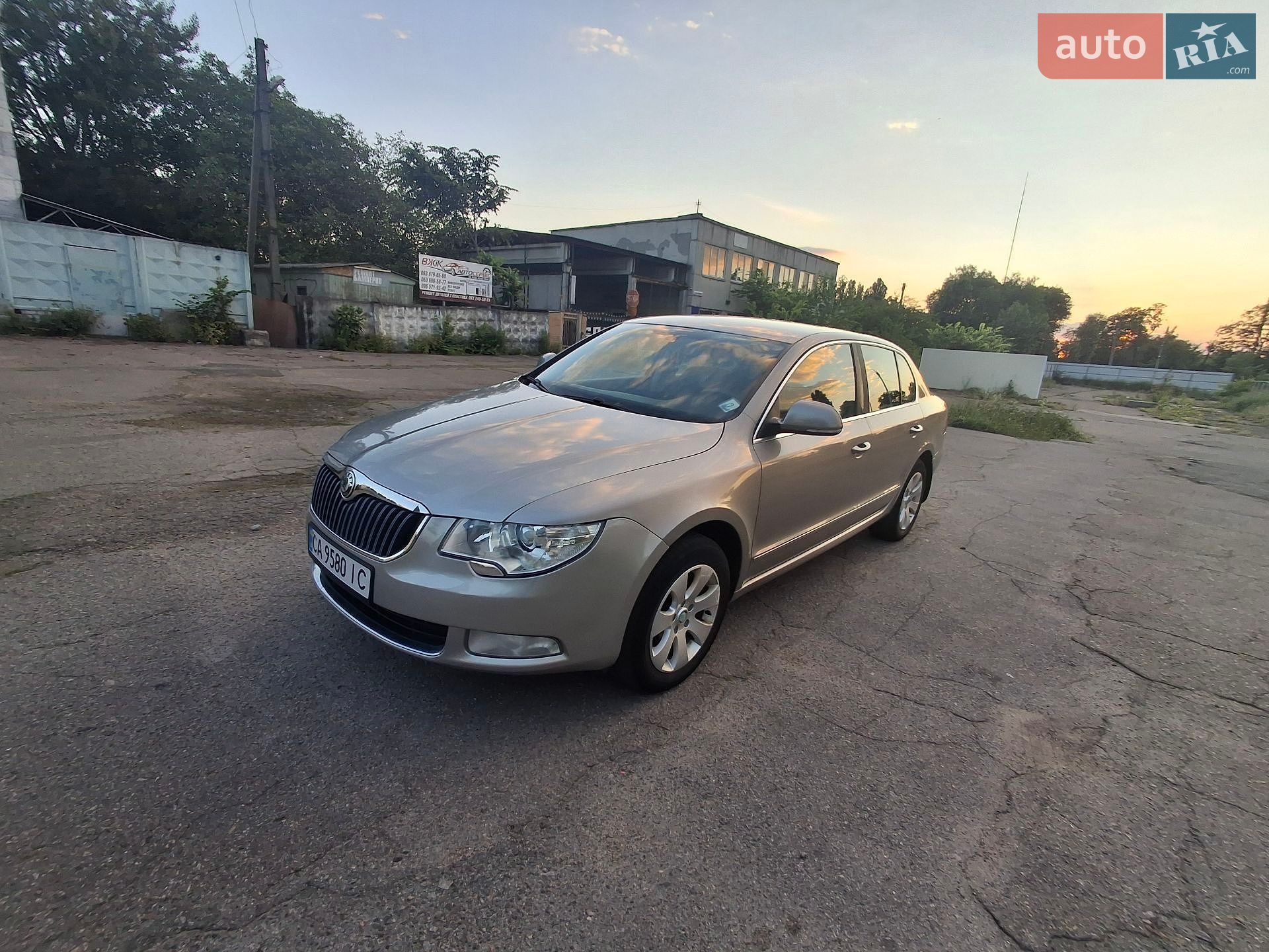 Skoda Superb 2012 VIN TMBAB43T3CB300927 фото оголошення 4 з 18