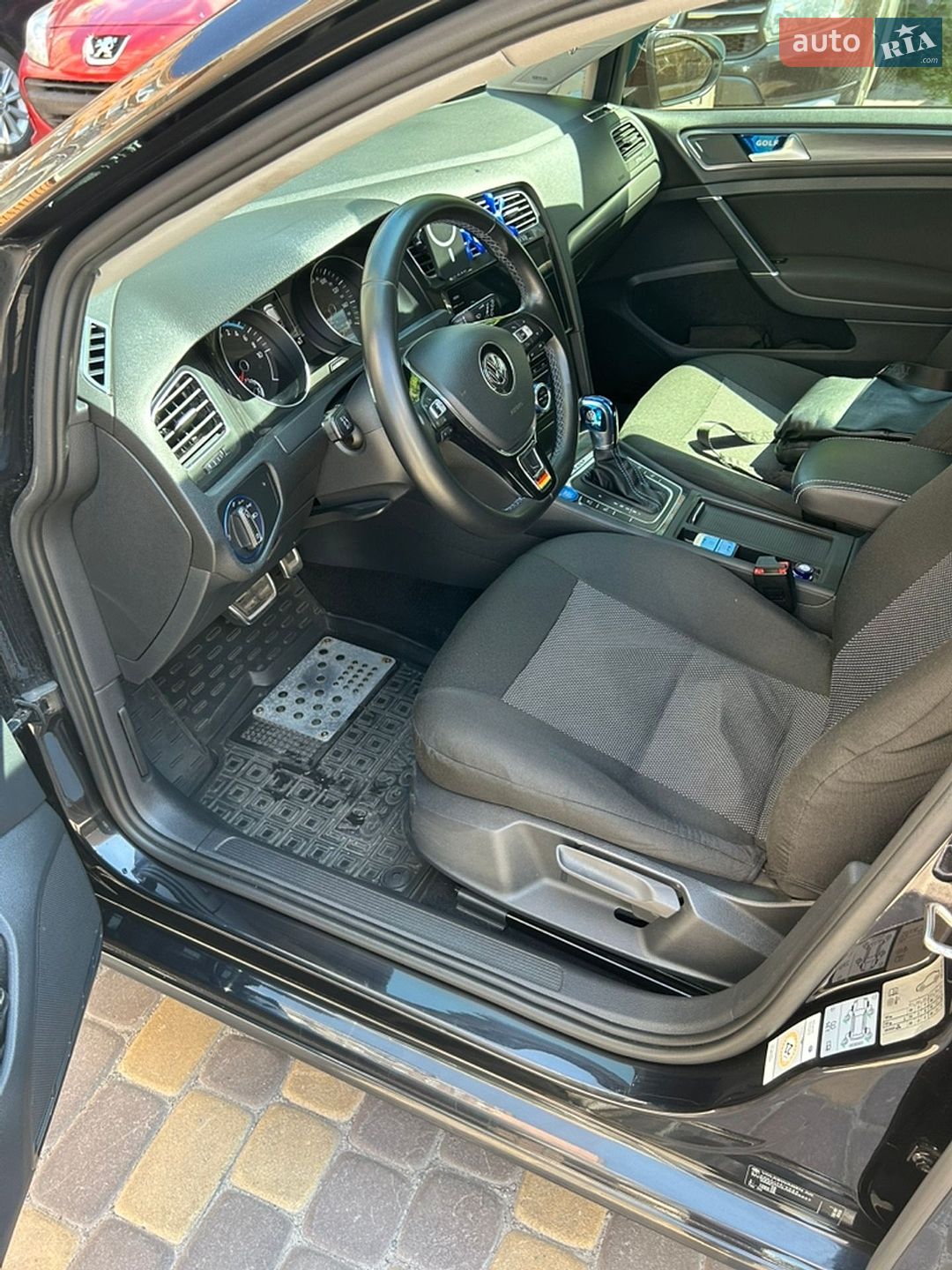 Volkswagen e-Golf 2018 VIN WVWZZZAUZJW909227 фото оголошення 15 з 28