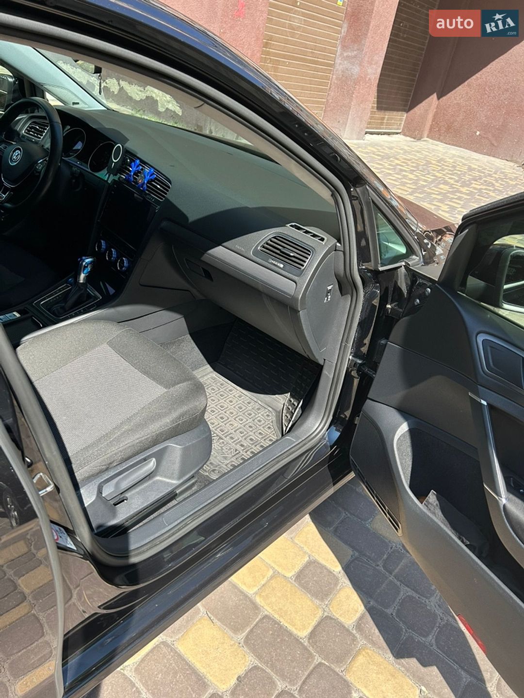 Volkswagen e-Golf 2018 VIN WVWZZZAUZJW909227 фото оголошення 19 з 28