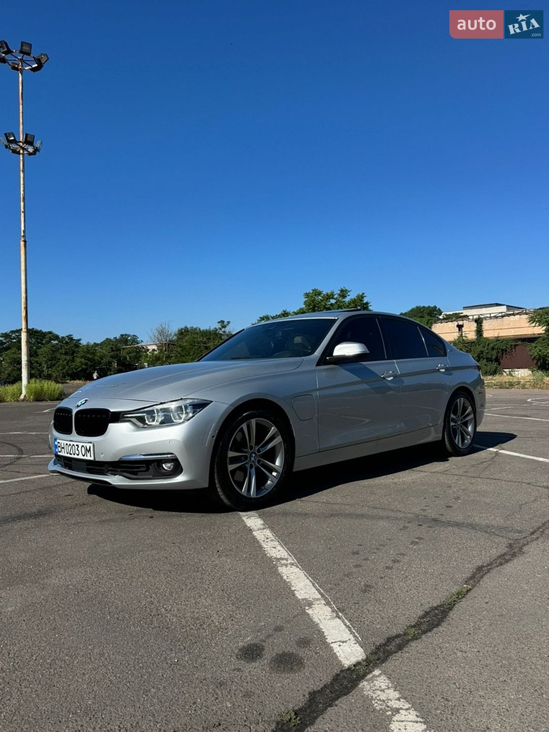 BMW 3 Series 2016 VIN WBA8E1C50GK479520 фото оголошення 2 з 28