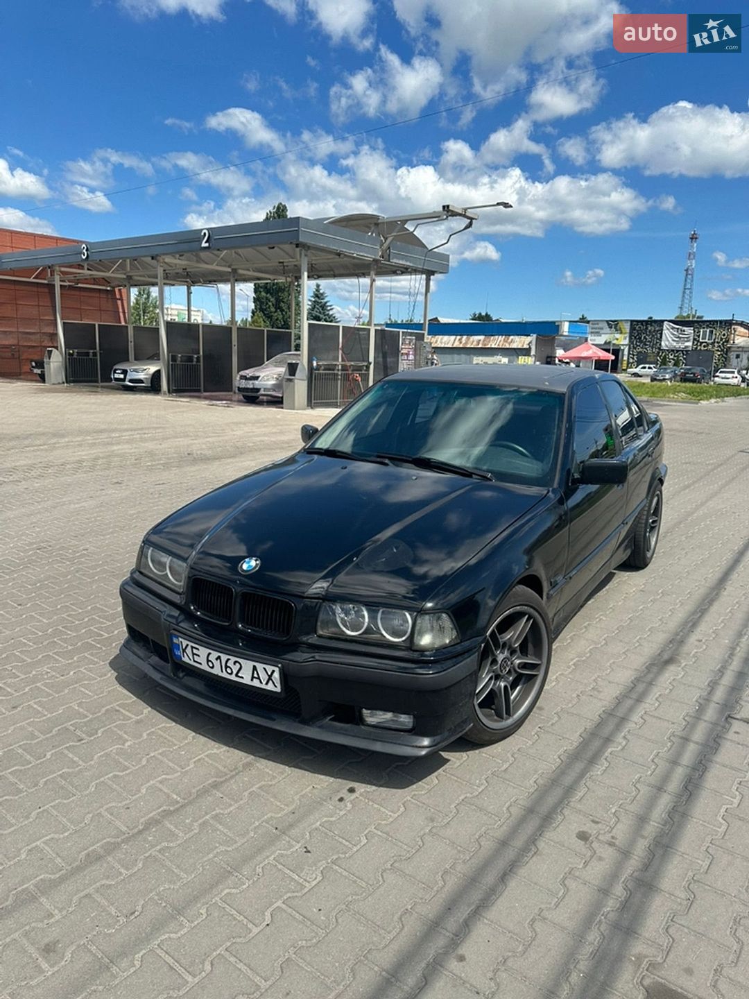 BMW 3 Series 1994 VIN WBACB31080FD85991 фото оголошення 2 з 16