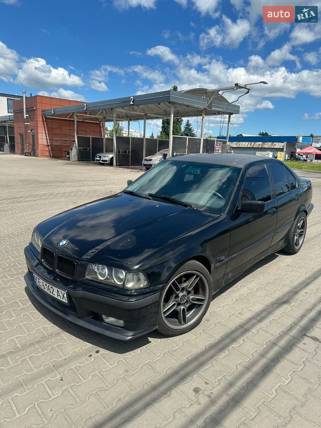 BMW 3 Series 1994 VIN WBACB31080FD85991 фото оголошення 3 з 16