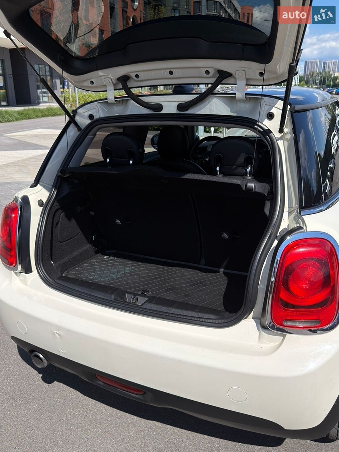 Mini Cooper 2015 VIN WMWXM5C50FT942125 фото оголошення 7 з 18
