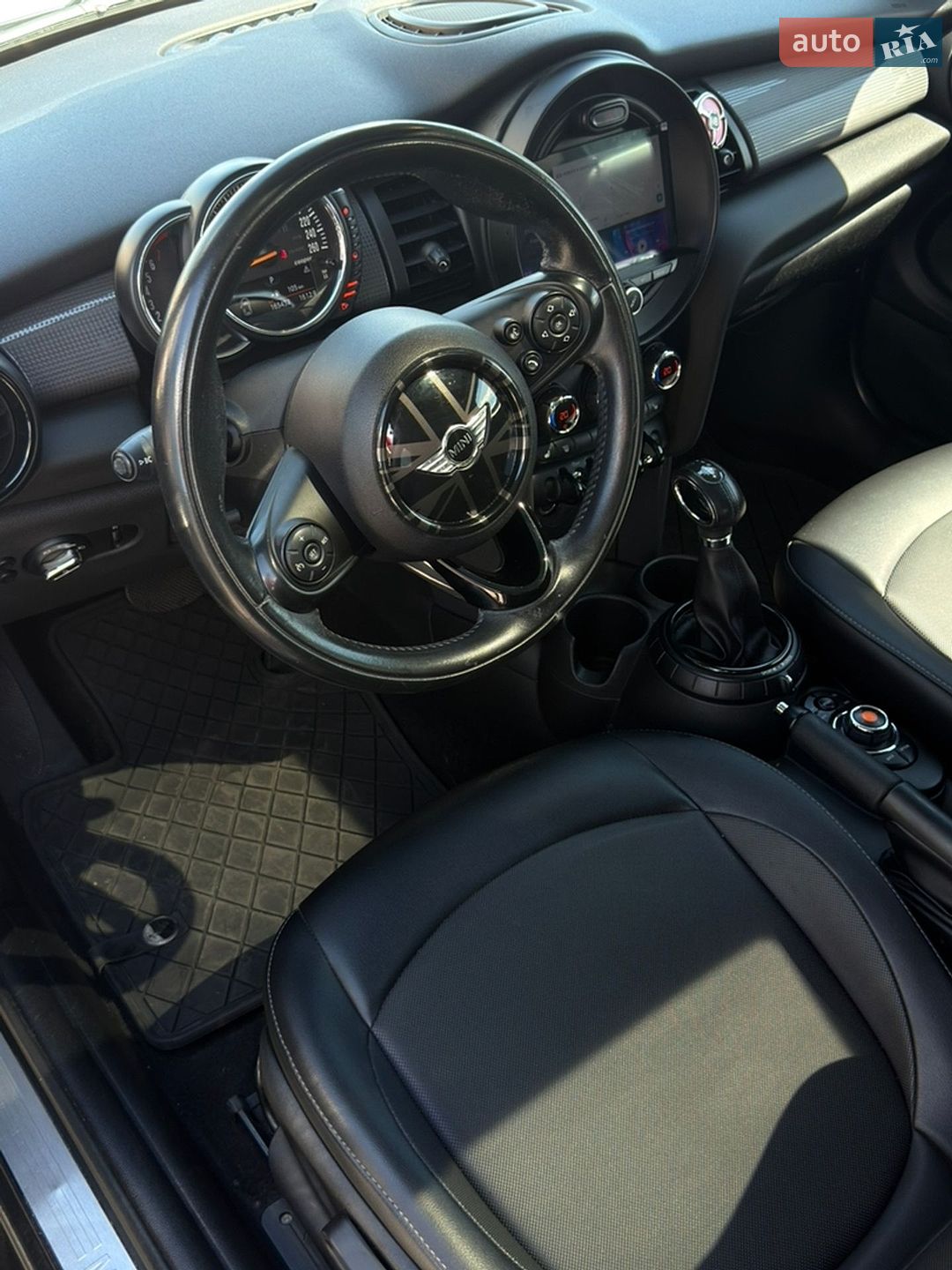 Mini Cooper 2015 VIN WMWXM5C50FT942125 фото оголошення 12 з 18