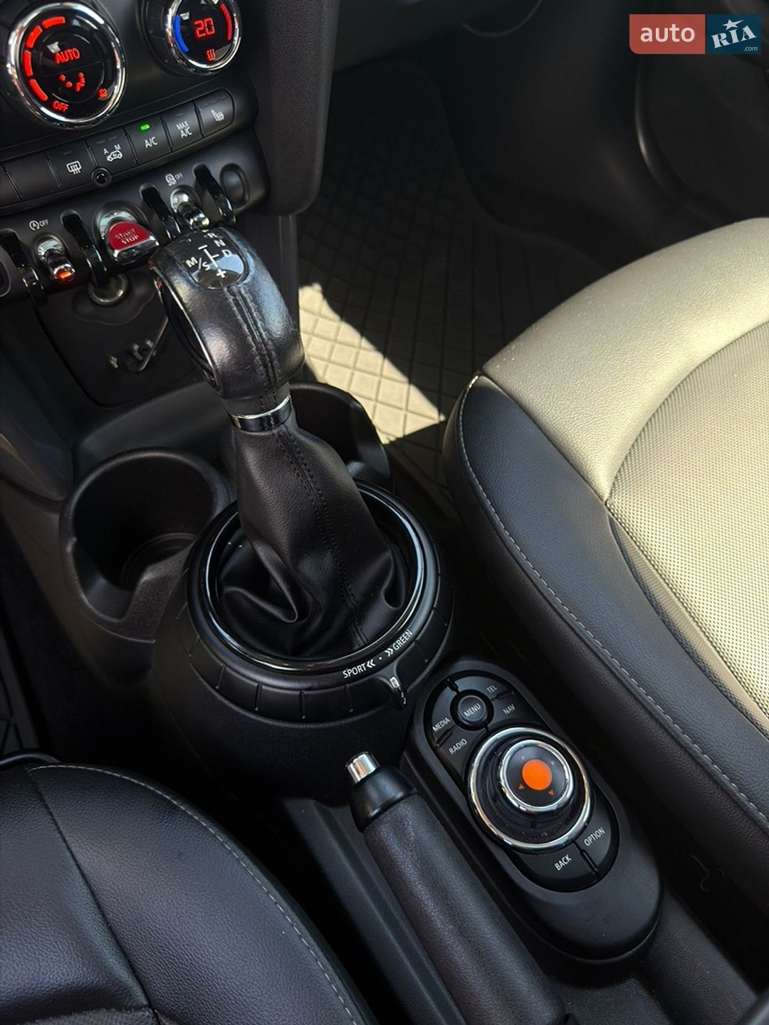 Mini Cooper 2015 VIN WMWXM5C50FT942125 фото оголошення 15 з 18