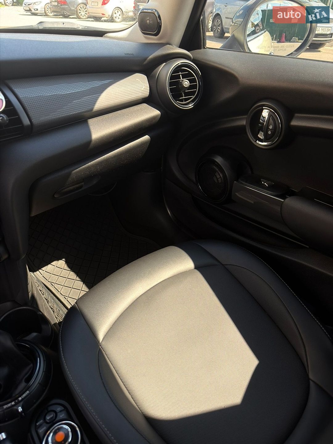 Mini Cooper 2015 VIN WMWXM5C50FT942125 фото оголошення 16 з 18
