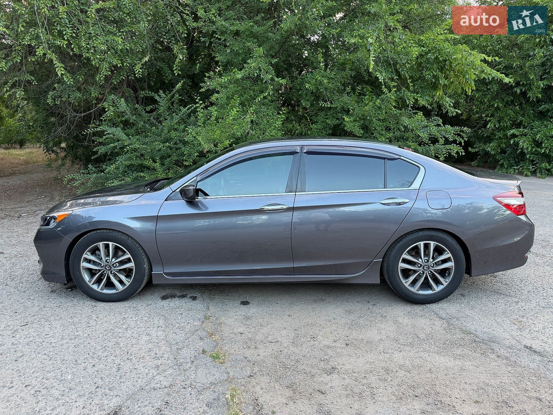 Honda Accord 2016 VIN 1HGCR2F56GA160116 фото оголошення 3 з 17