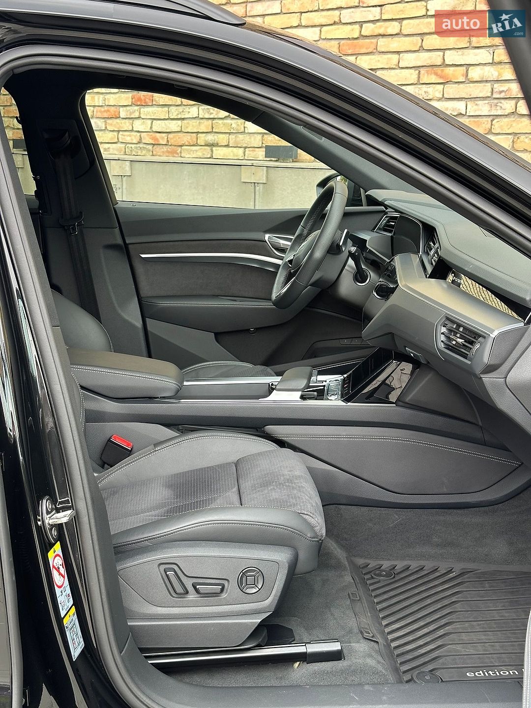 Audi Q8 e-tron 2024 VIN WAUZZZGE9RB063485 фото оголошення 24 з 32