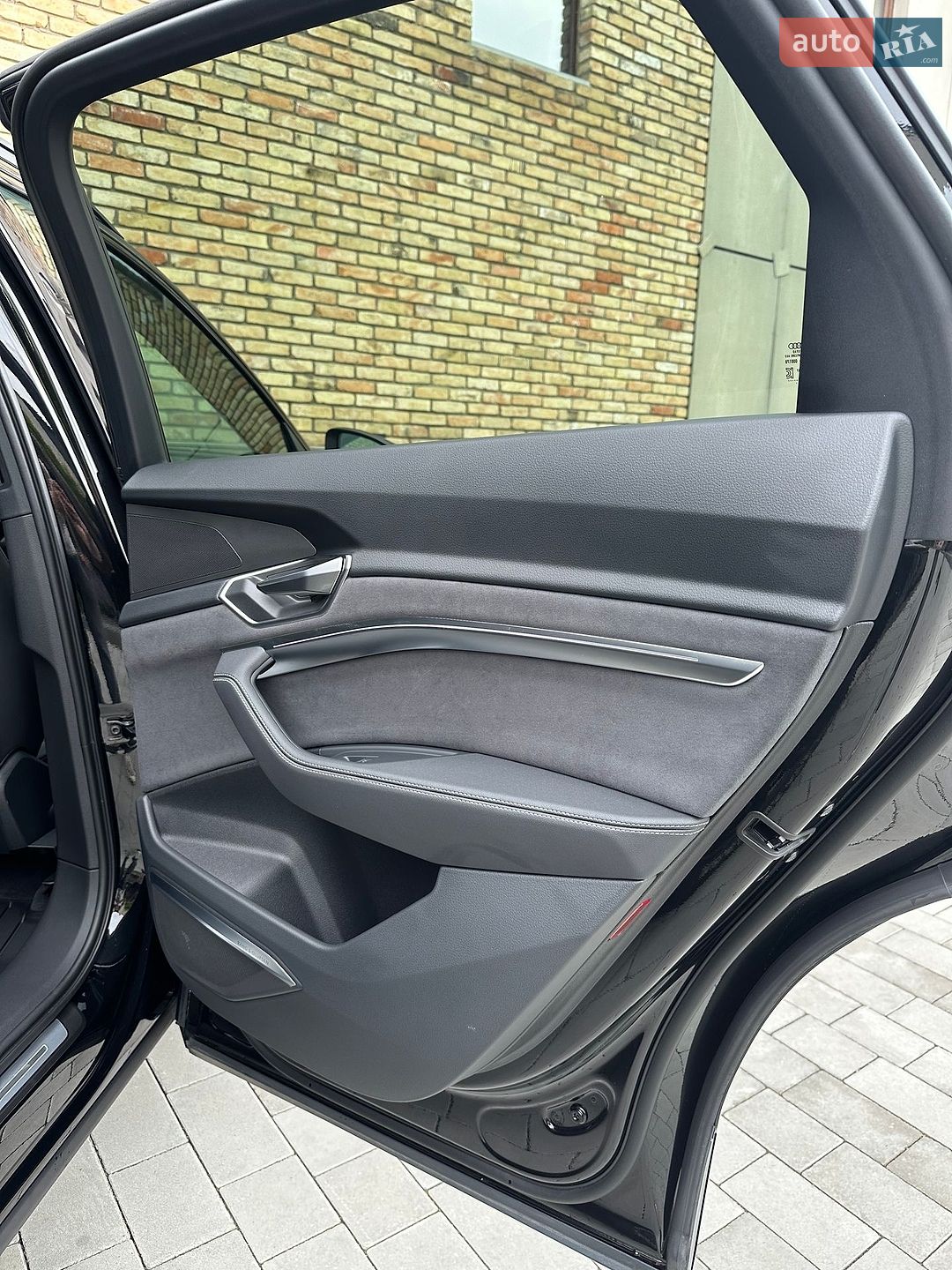 Audi Q8 e-tron 2024 VIN WAUZZZGE9RB063485 фото оголошення 28 з 32