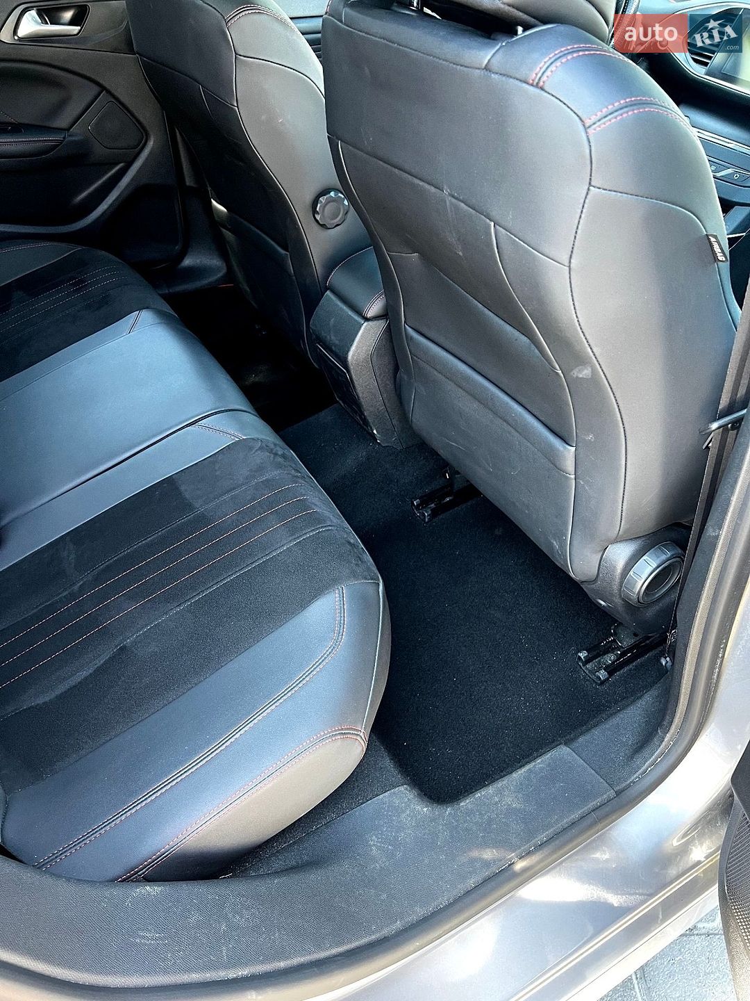 Peugeot 308 2018 VIN VF3LCYHZRJS267570 фото оголошення 3 з 17