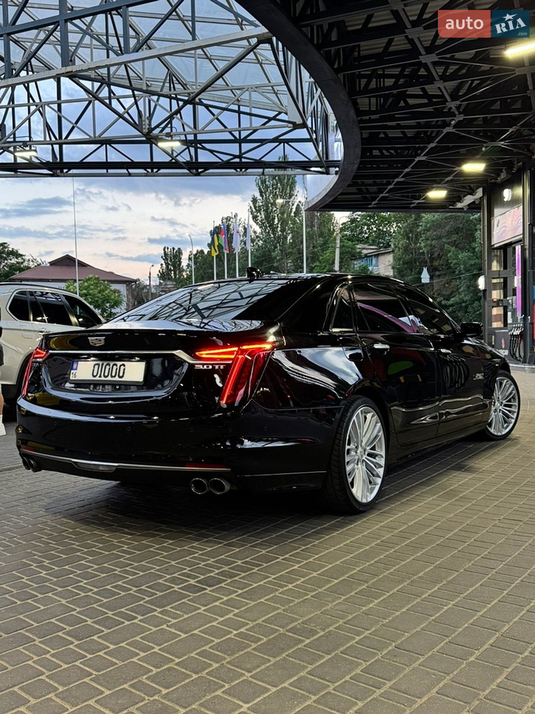 Cadillac CT6 2019 VIN 1G6KN5R67KU146585 фото оголошення 18 з 52