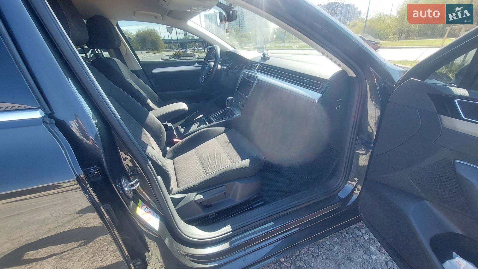 Volkswagen Passat 2017 VIN WVWZZZ3CZJE074768 фото оголошення 2 з 17