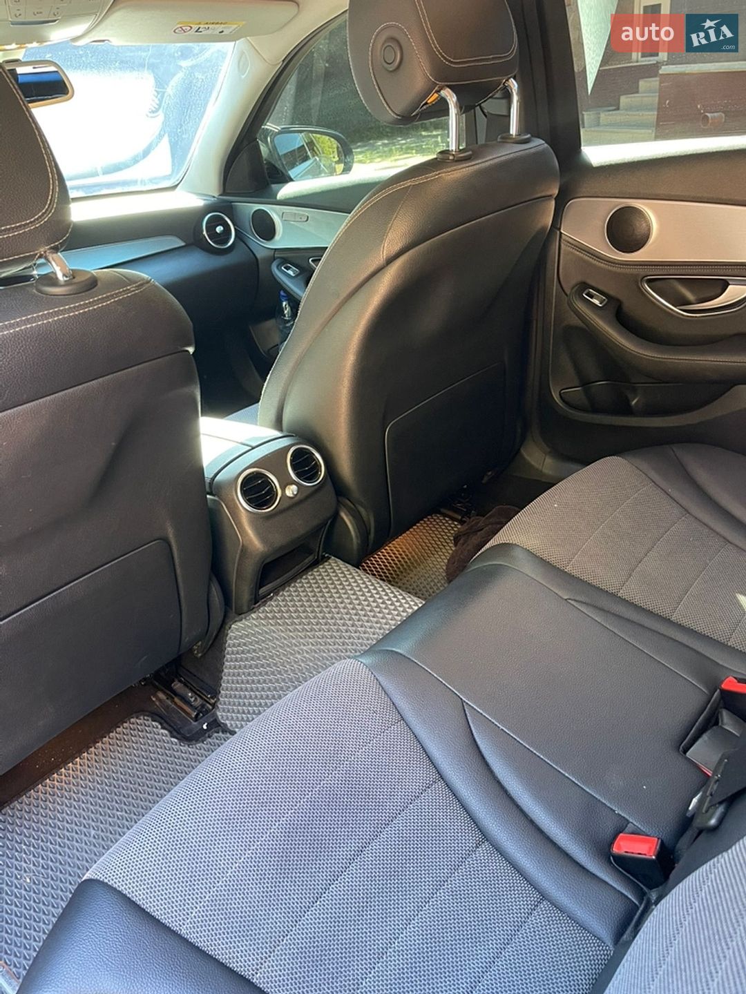 Mercedes-Benz C-Class 2015 VIN WDD2052041F185418 фото оголошення 18 з 31